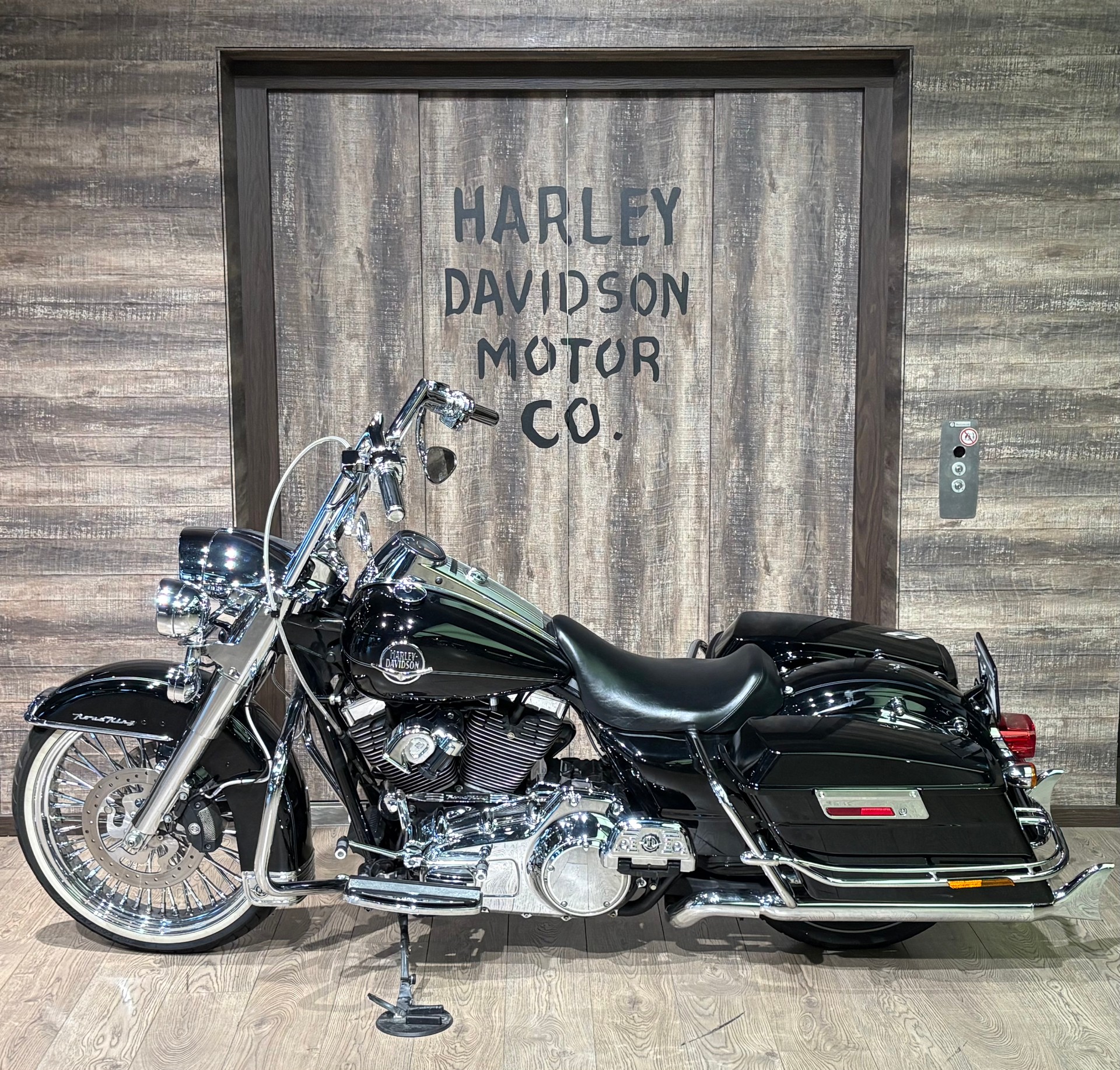 HARLEY-DAVIDSON FLHRC Road King Classic ABS-image-3