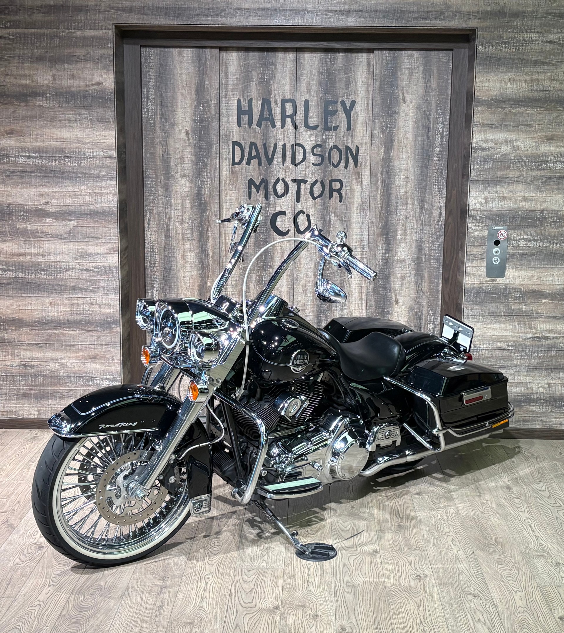 HARLEY-DAVIDSON FLHRC Road King Classic ABS-image-2