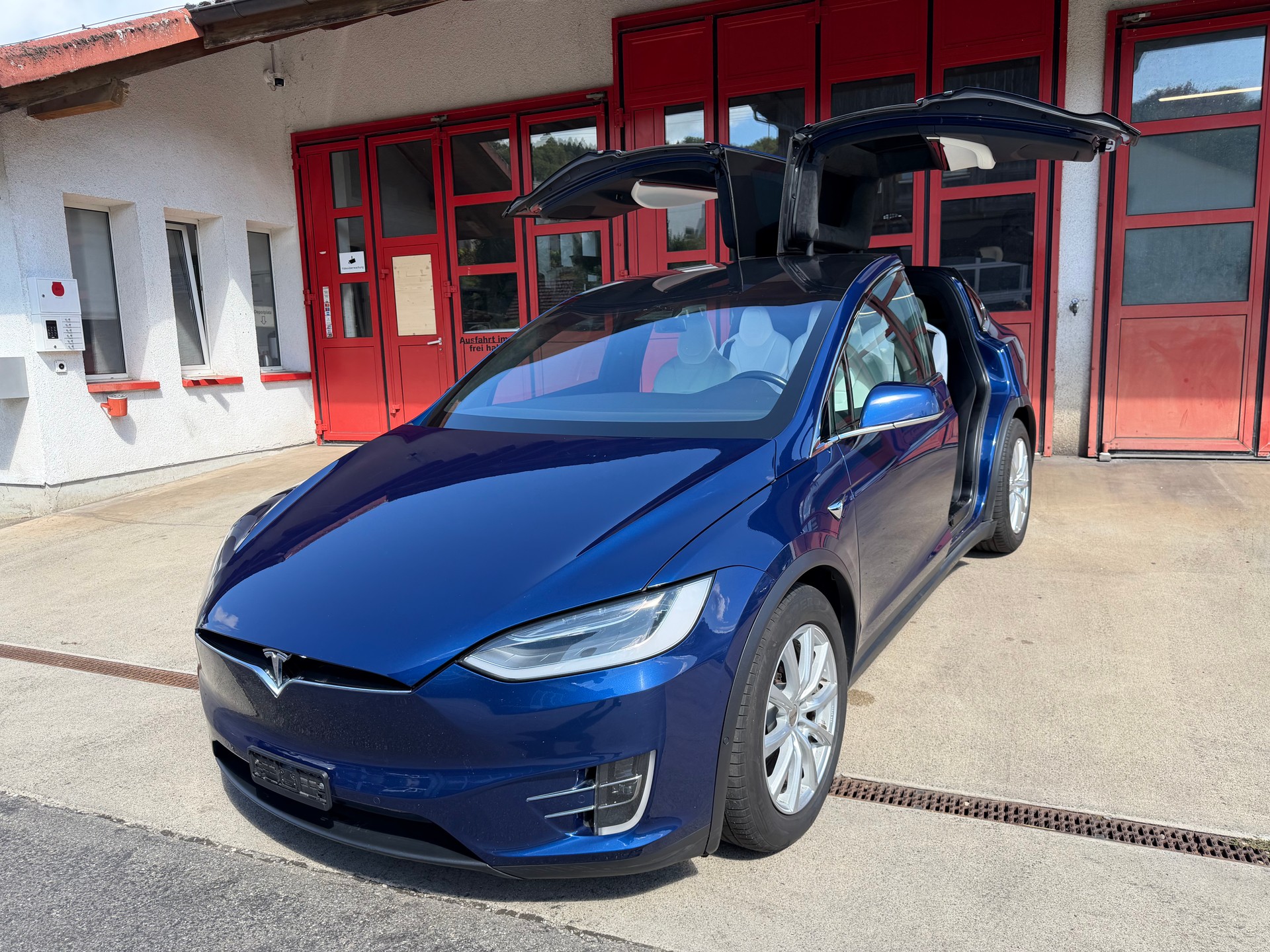 TESLA Model X 90 D / SoH 87,4% / 7Sitzer-showroom-element-1