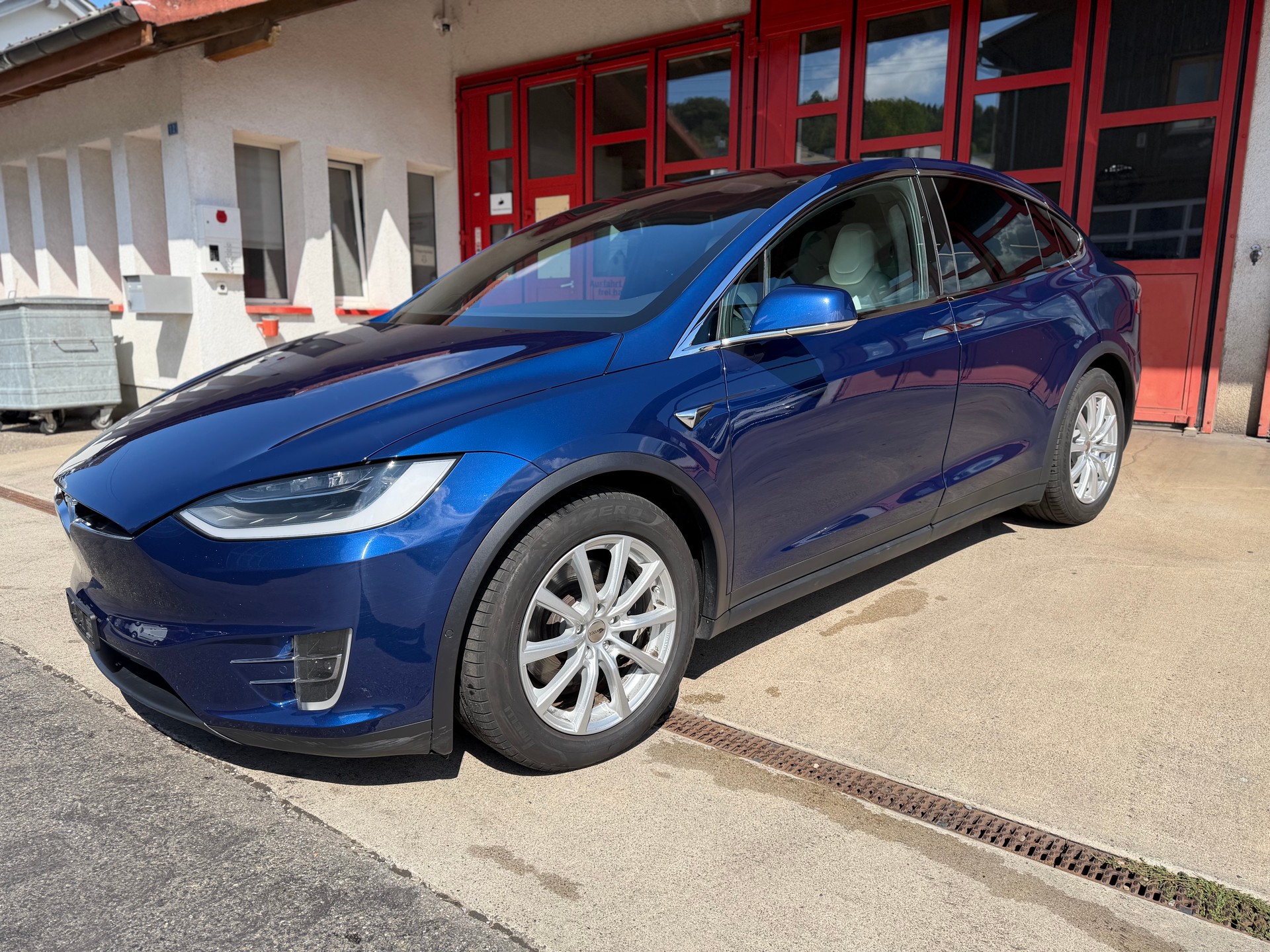 TESLA Model X 90 D / SoH 87,4% / 7Sitzer-showroom-element-2