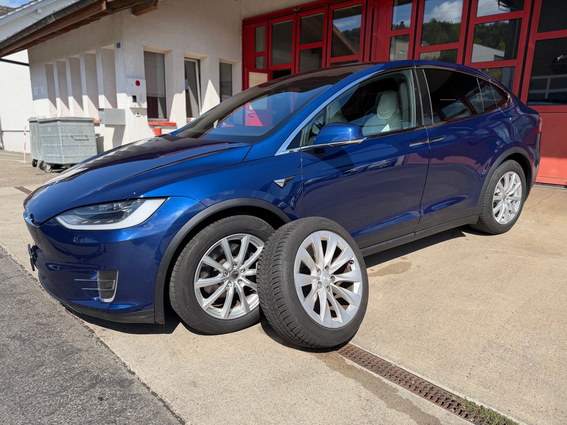 TESLA Model X 90 D / SoH 87,4% / 7Sitzer-showroom-element-3