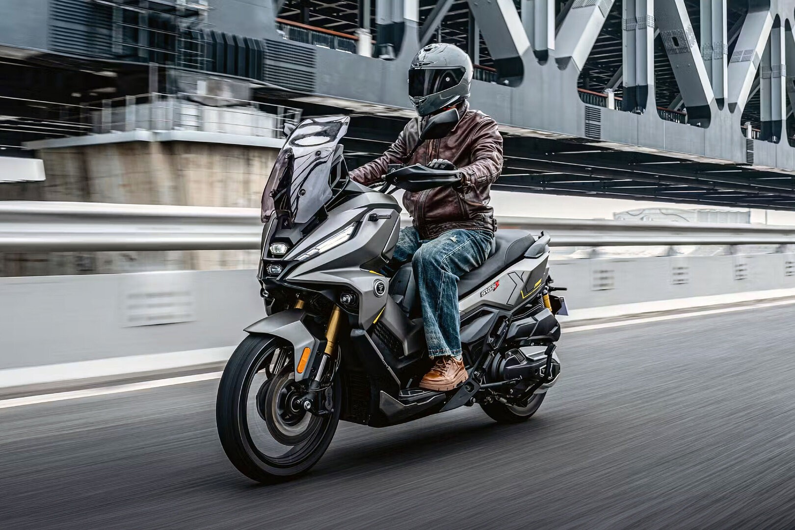 VOGE SR450X-showroom-element-1