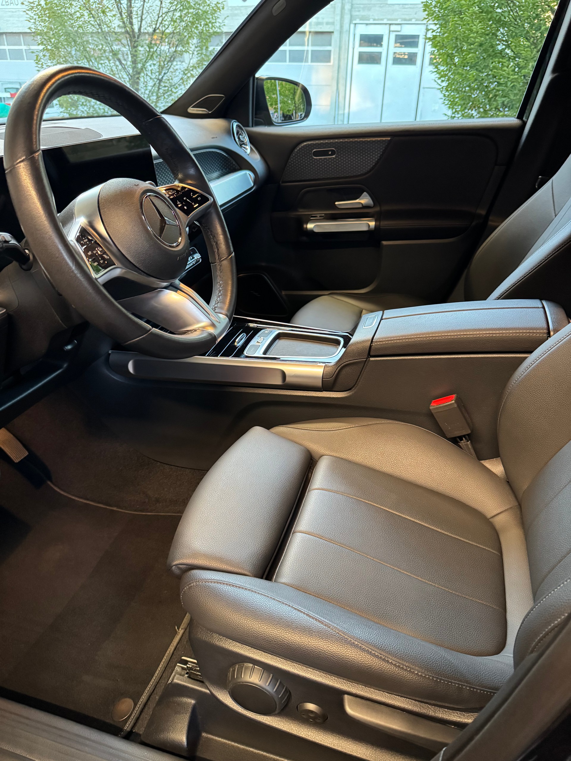 MERCEDES-BENZ GLB 250 Progressive 4matic-image-18