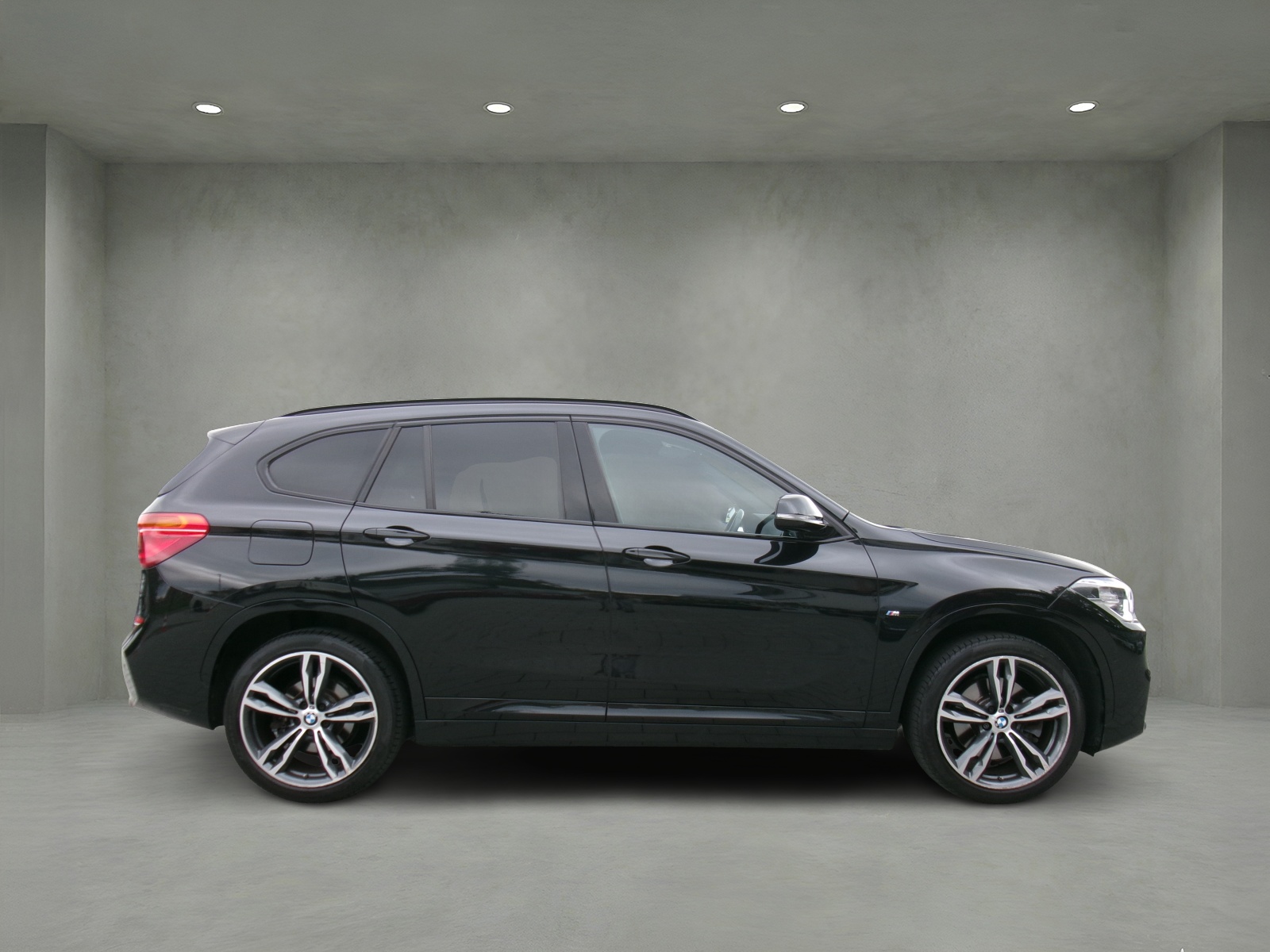 BMW X1 xDrive 20d M Sport Steptronic-showroom-element-3