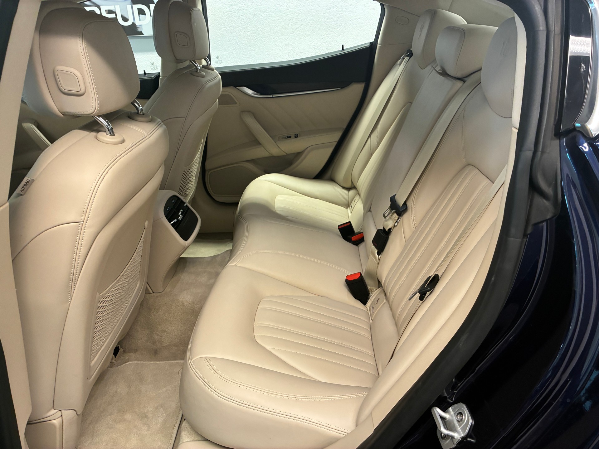 MASERATI Ghibli 3.0 V6 S Q4-image-17