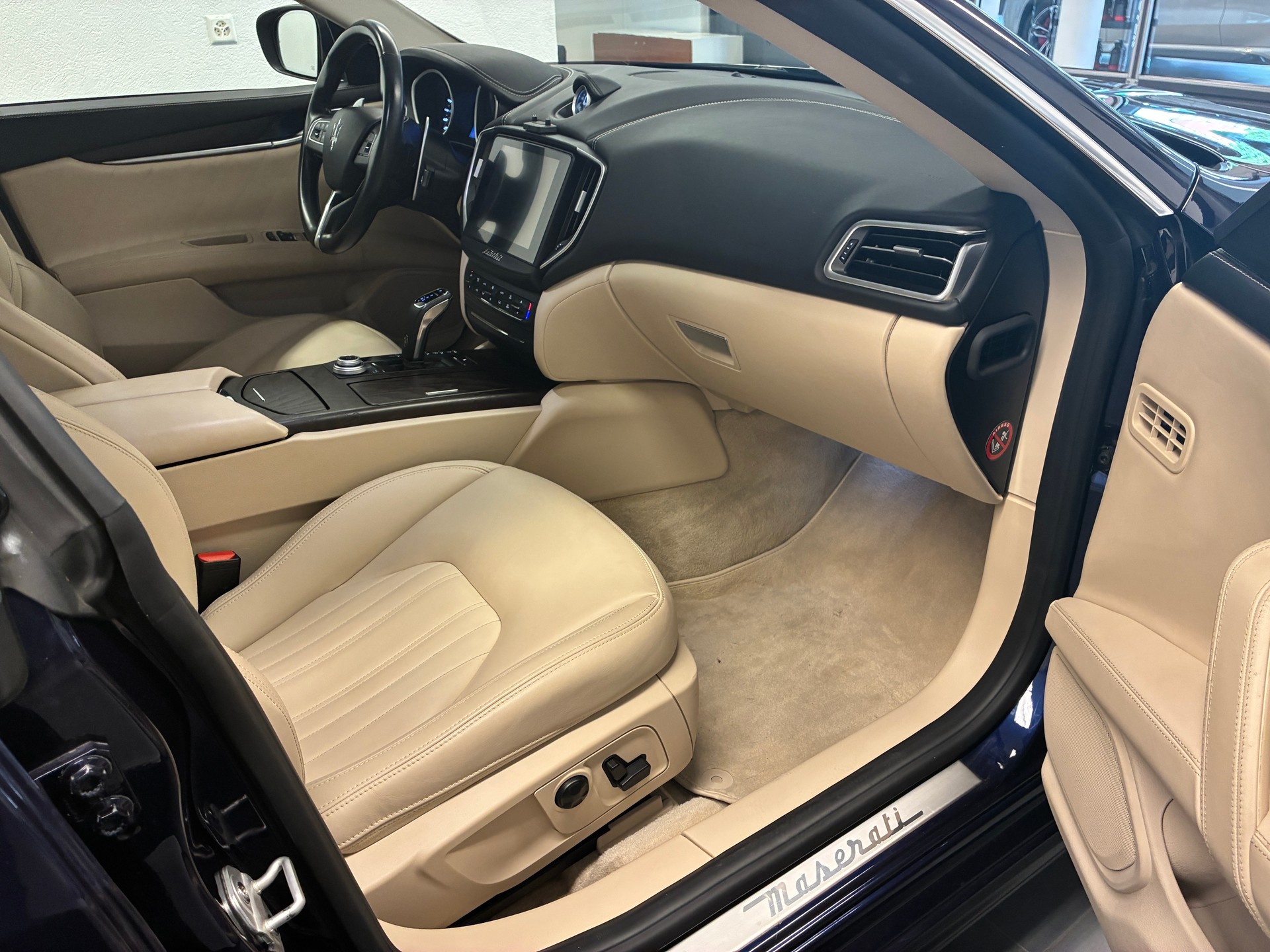 MASERATI Ghibli 3.0 V6 S Q4-image-9