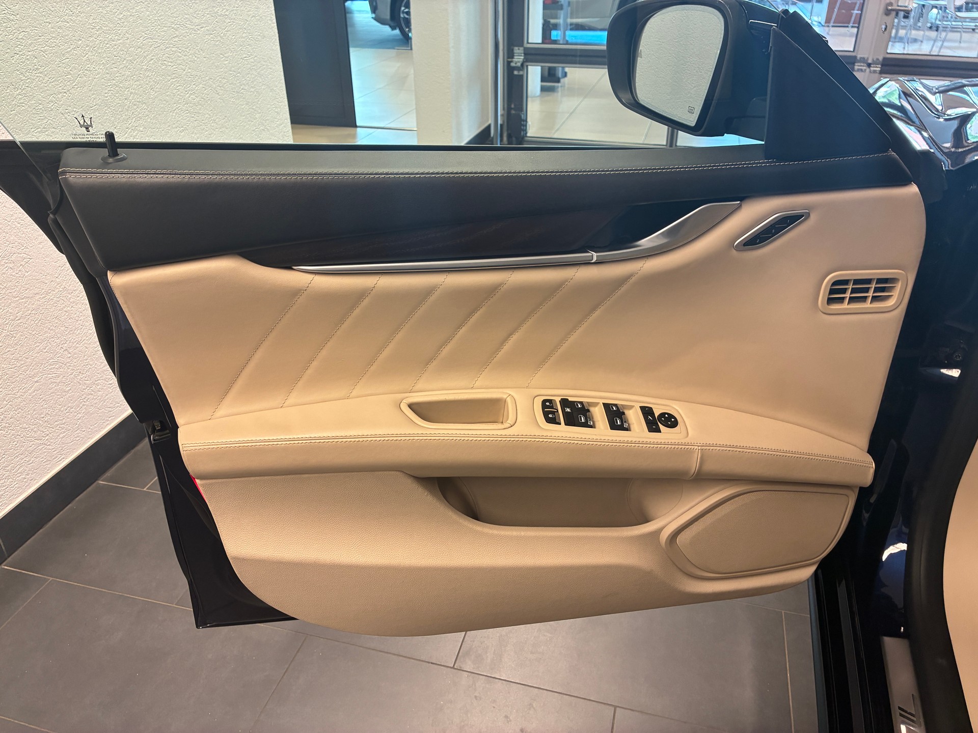 MASERATI Ghibli 3.0 V6 S Q4-image-16