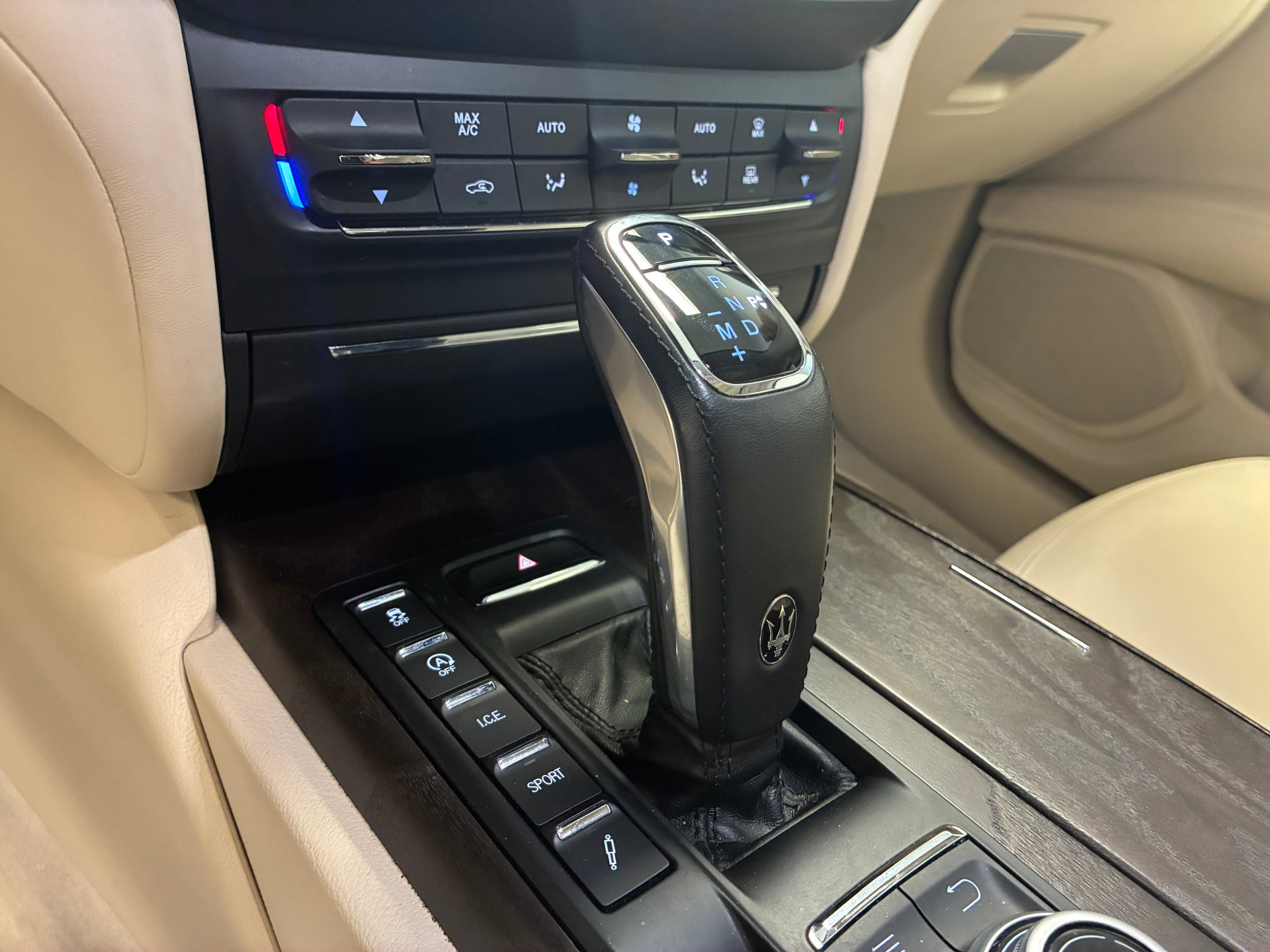 MASERATI Ghibli 3.0 V6 S Q4-image-14