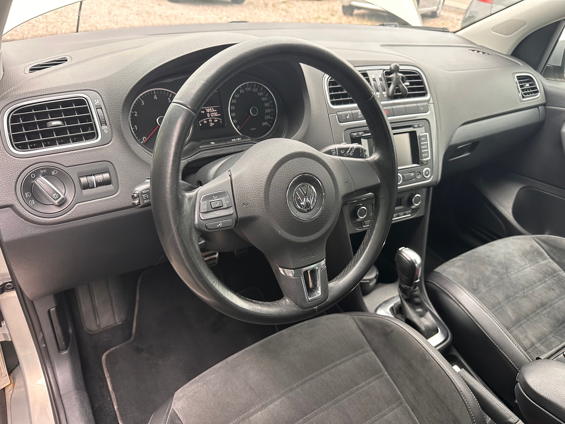 VW Polo 1.2 TSI Trendline DSG-image-8