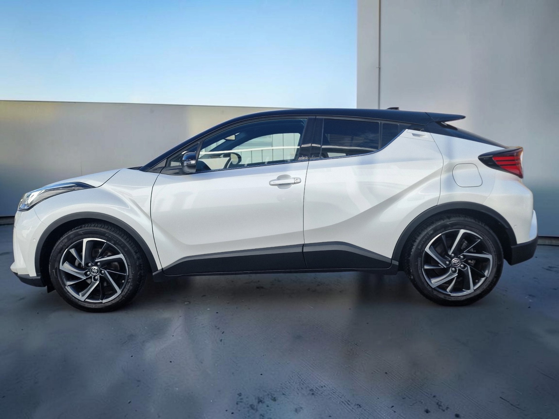 TOYOTA C-HR 2.0 HSD CVT Trend 8xAlu 24Mt Gara
