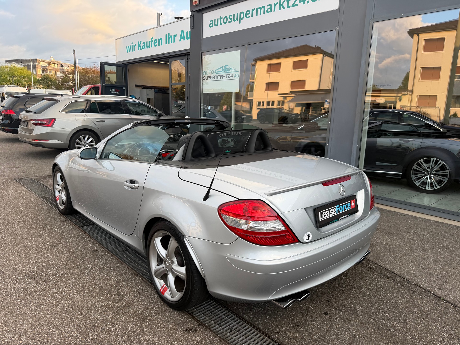 MERCEDES-BENZ SLK 350-showroom-element-3