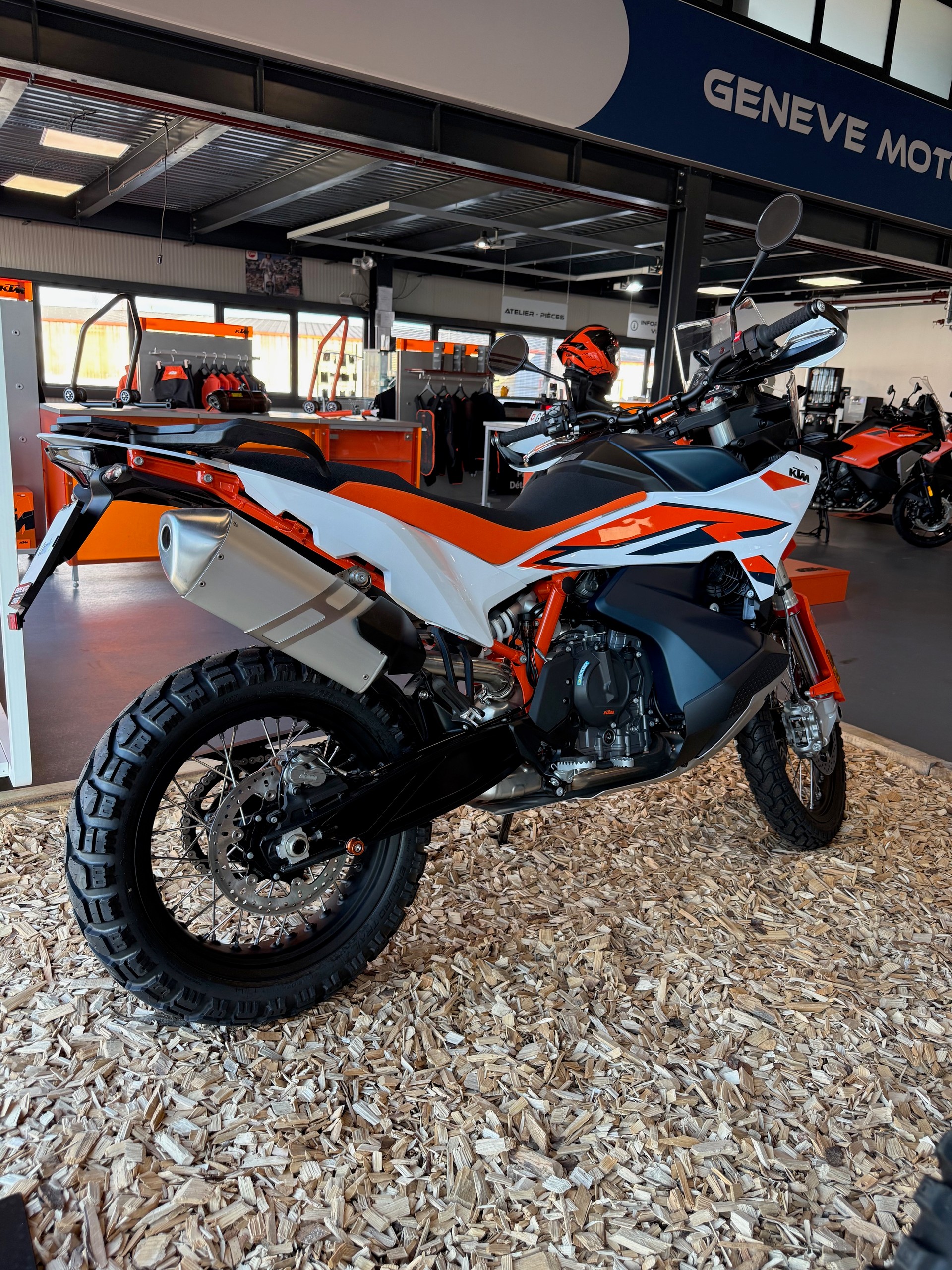 KTM 890 Adventure R 2025-image-1