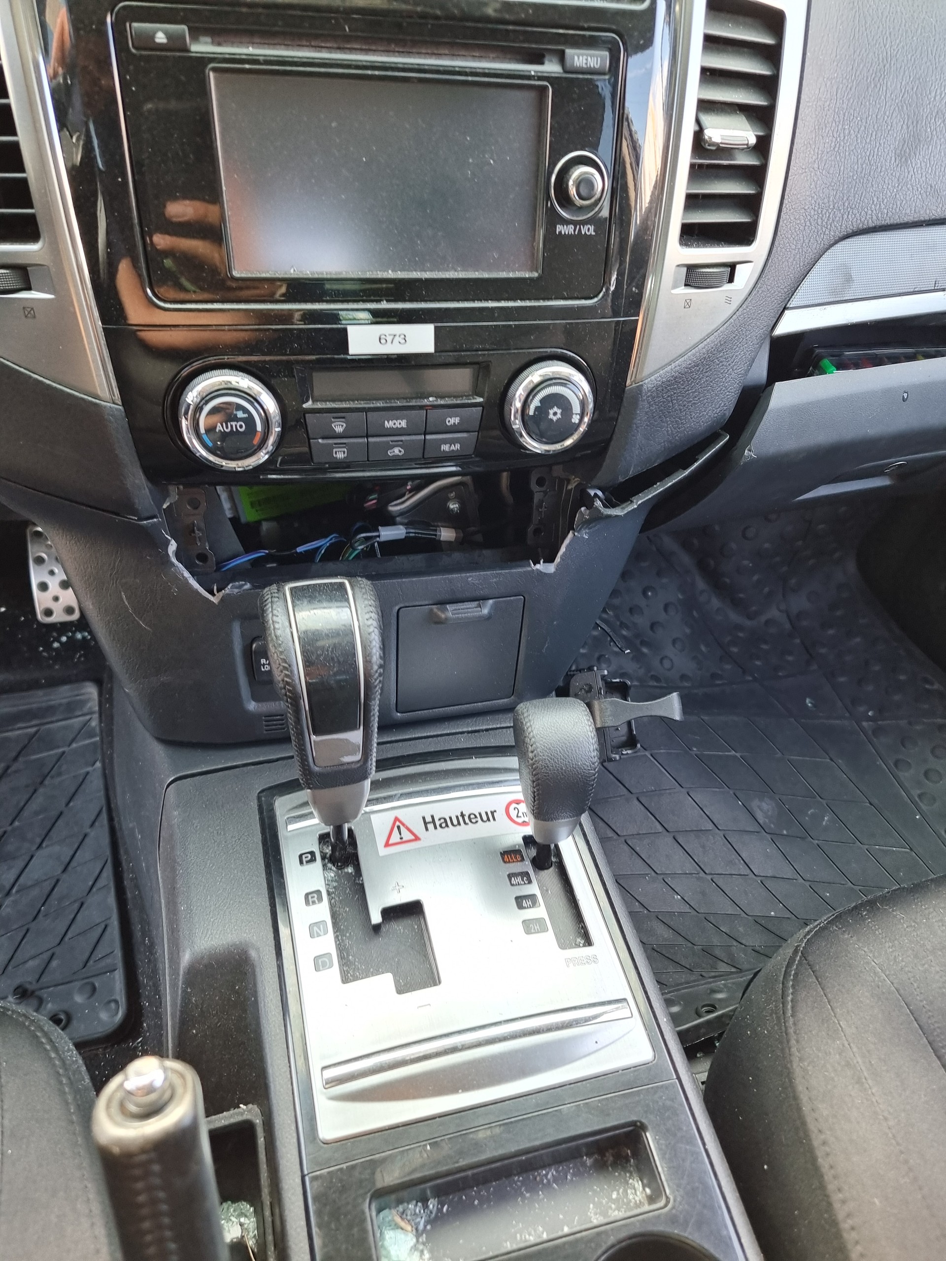 MITSUBISHI Pajero 3.2 DI-D Value Automatic-image-12