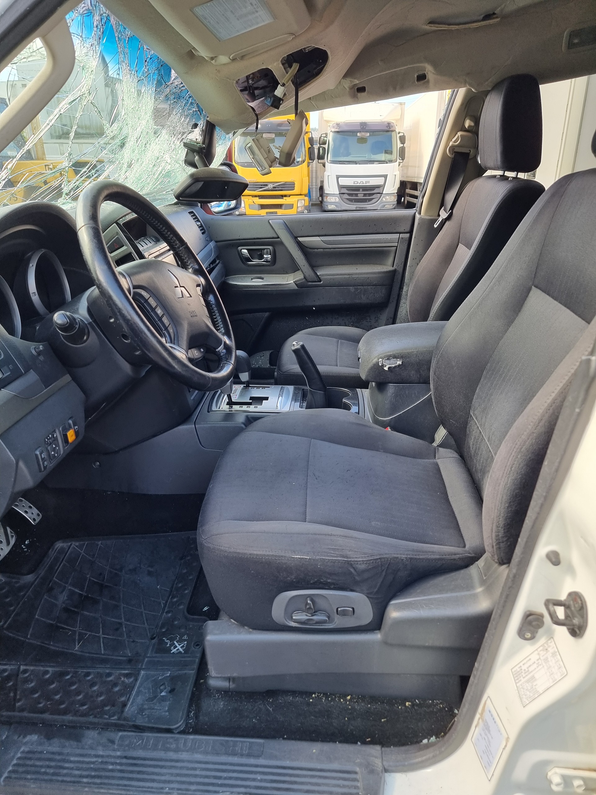 MITSUBISHI Pajero 3.2 DI-D Value Automatic-image-10