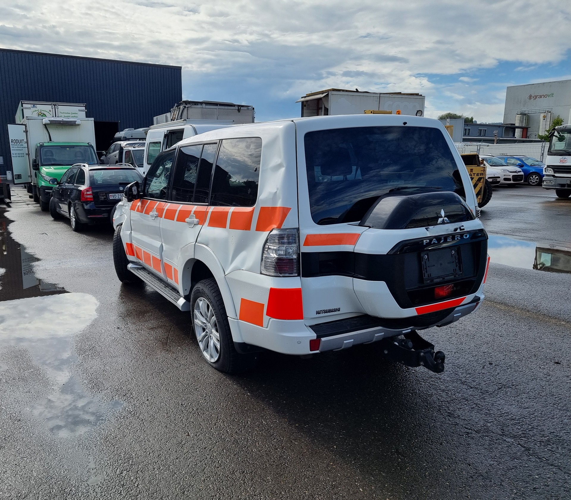 MITSUBISHI Pajero 3.2 DI-D Value Automatic-image-3