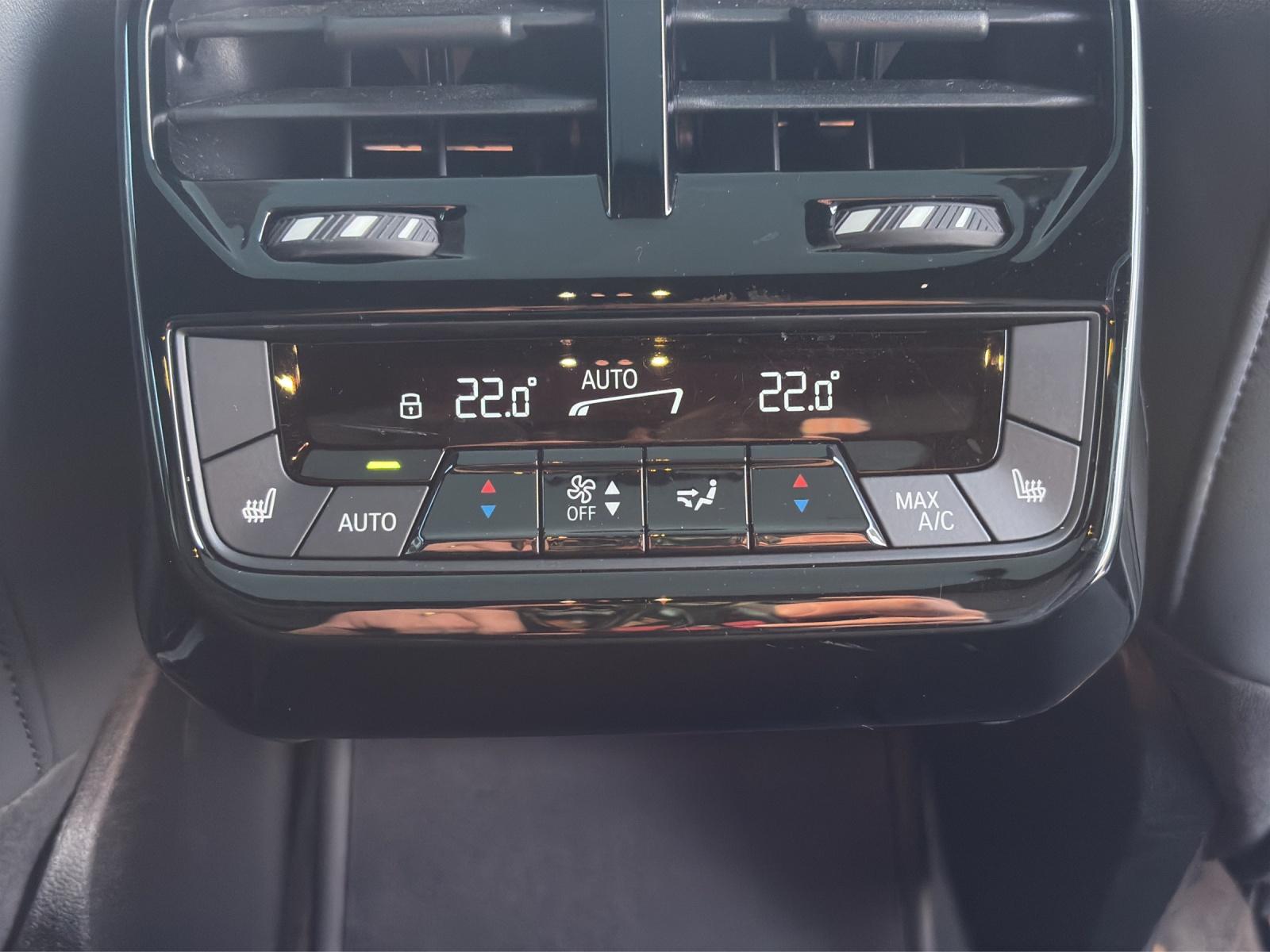 BMW iX xDrive40-image-15