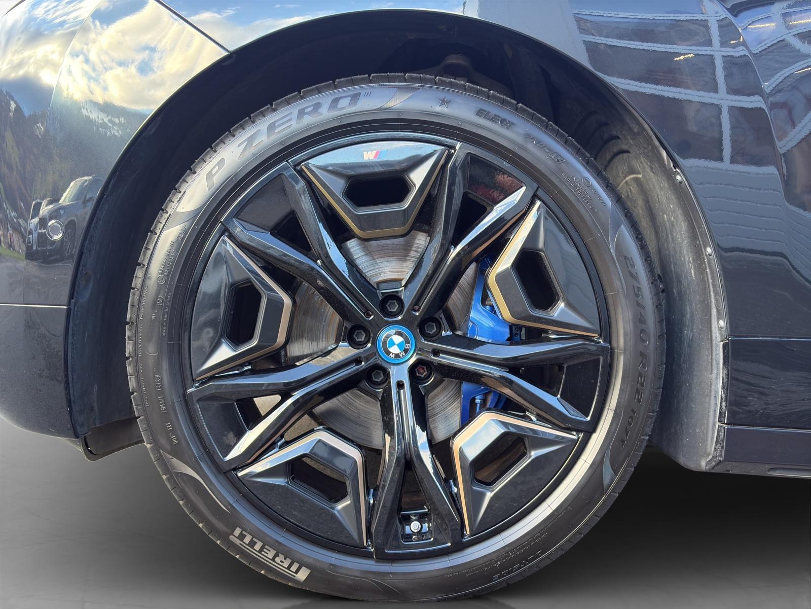 BMW iX xDrive40-image-9