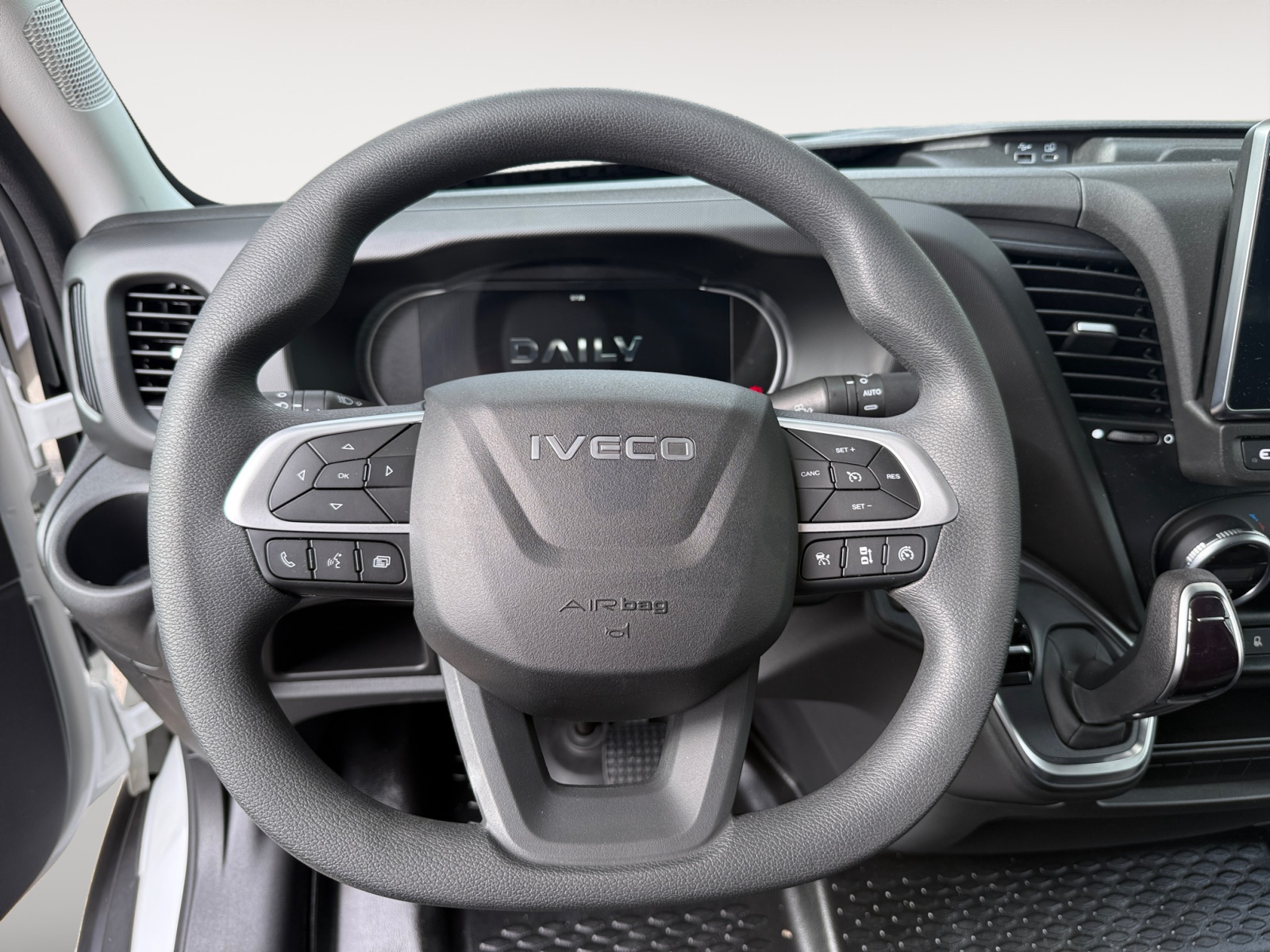 IVECO DAILY MY24 35S16A8 RS 3750 mit Koffer/Hebebühne-Aufbau-image-6