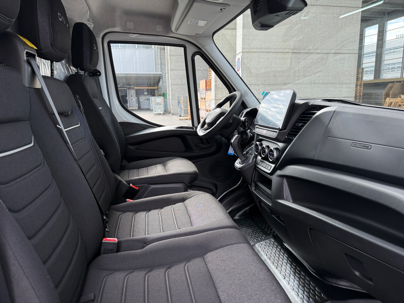 IVECO DAILY MY24 35S16A8 RS 3750 mit Koffer/Hebebühne-Aufbau-image-9