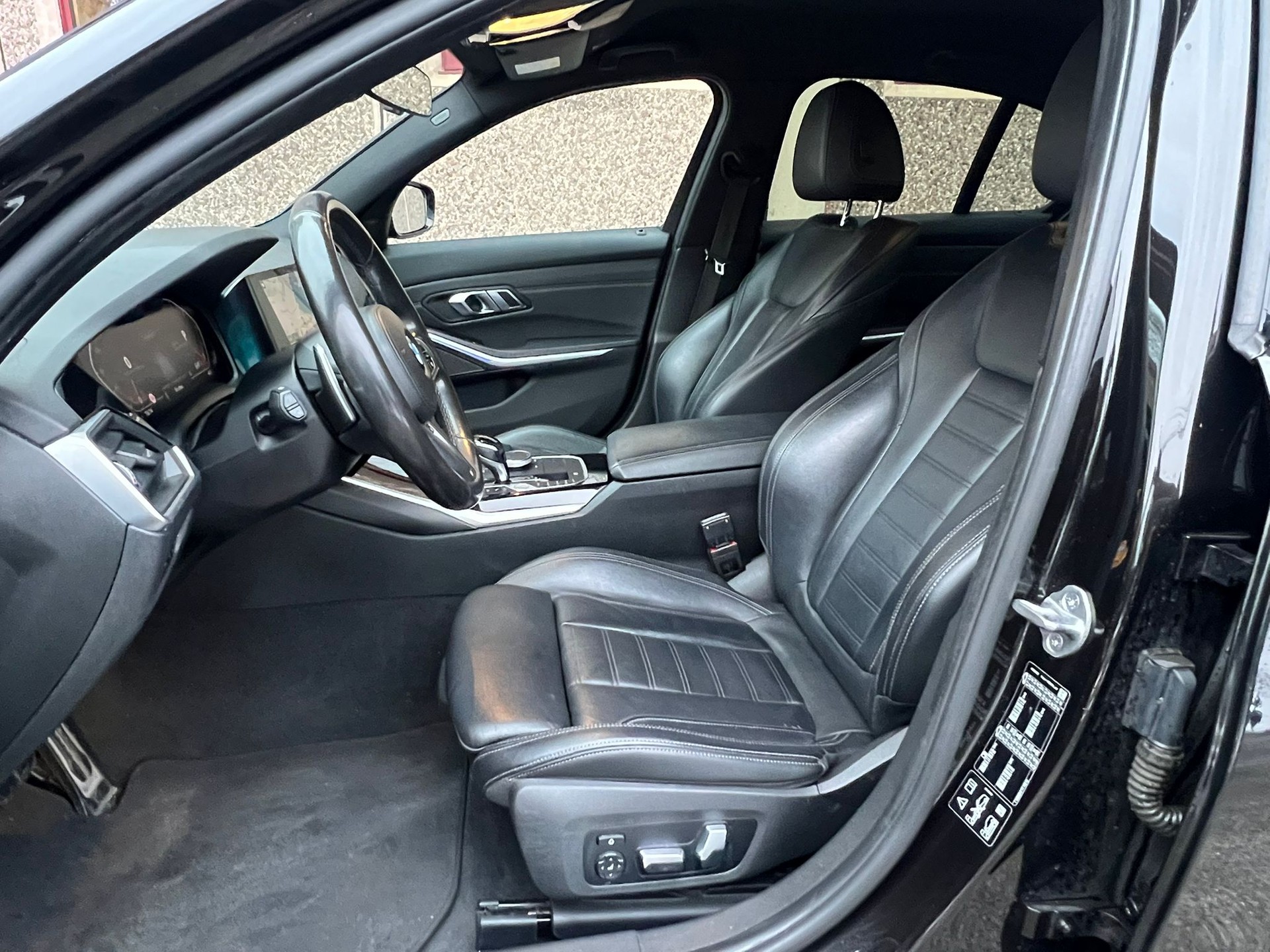 BMW 330i xDrive Steptronic M Sport-image-10