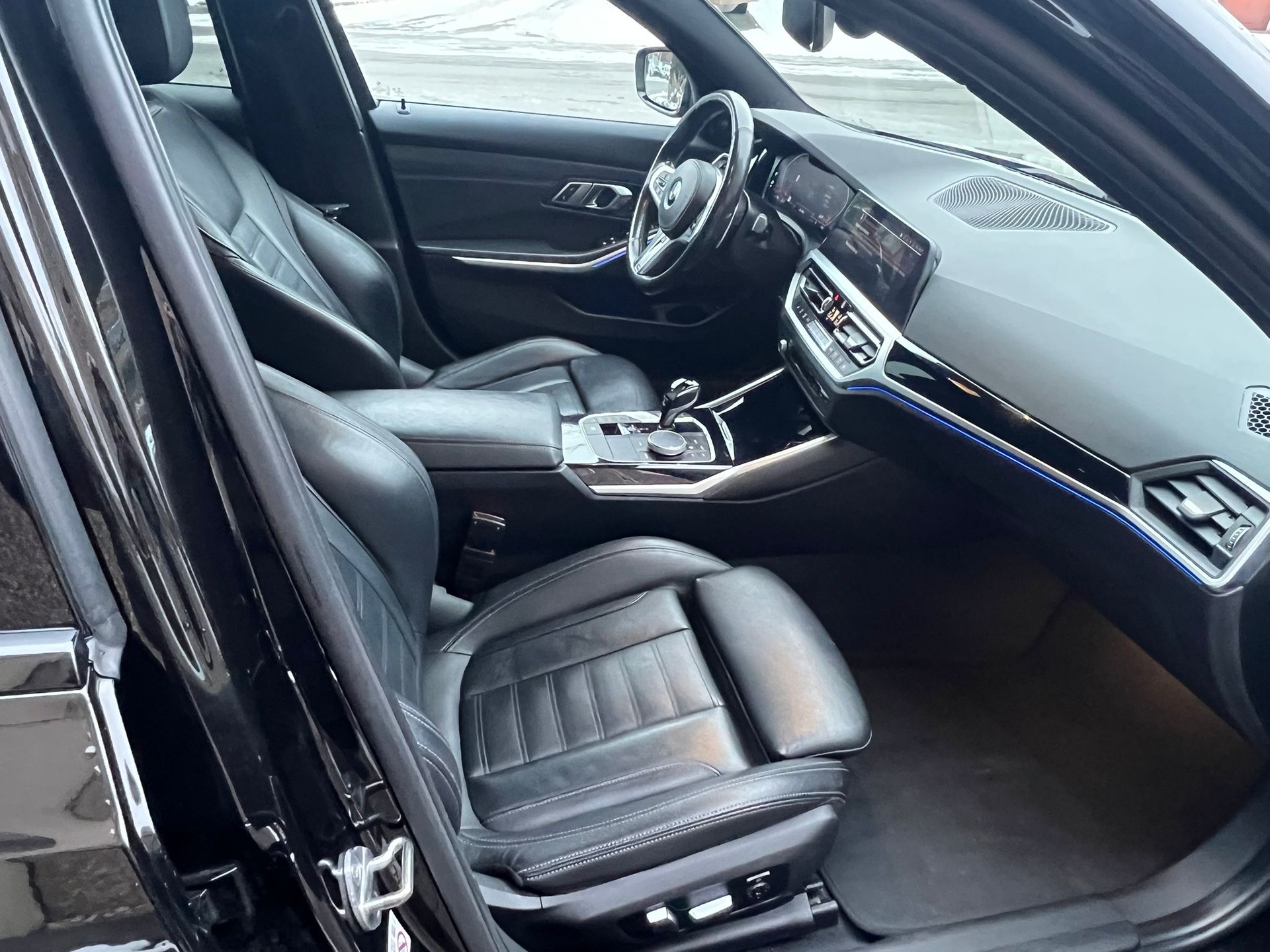 BMW 330i xDrive Steptronic M Sport-image-11