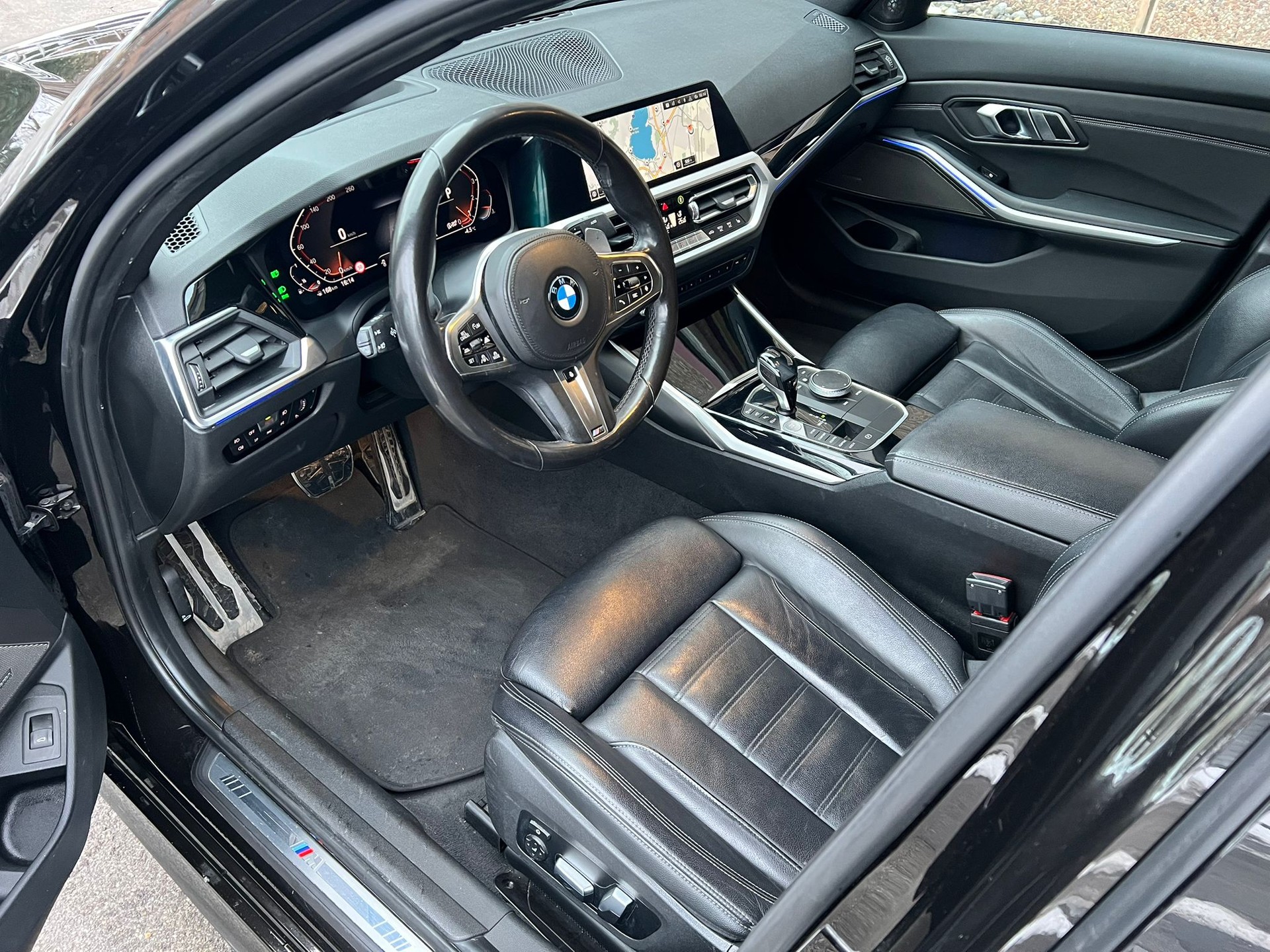 BMW 330i xDrive Steptronic M Sport-image-9