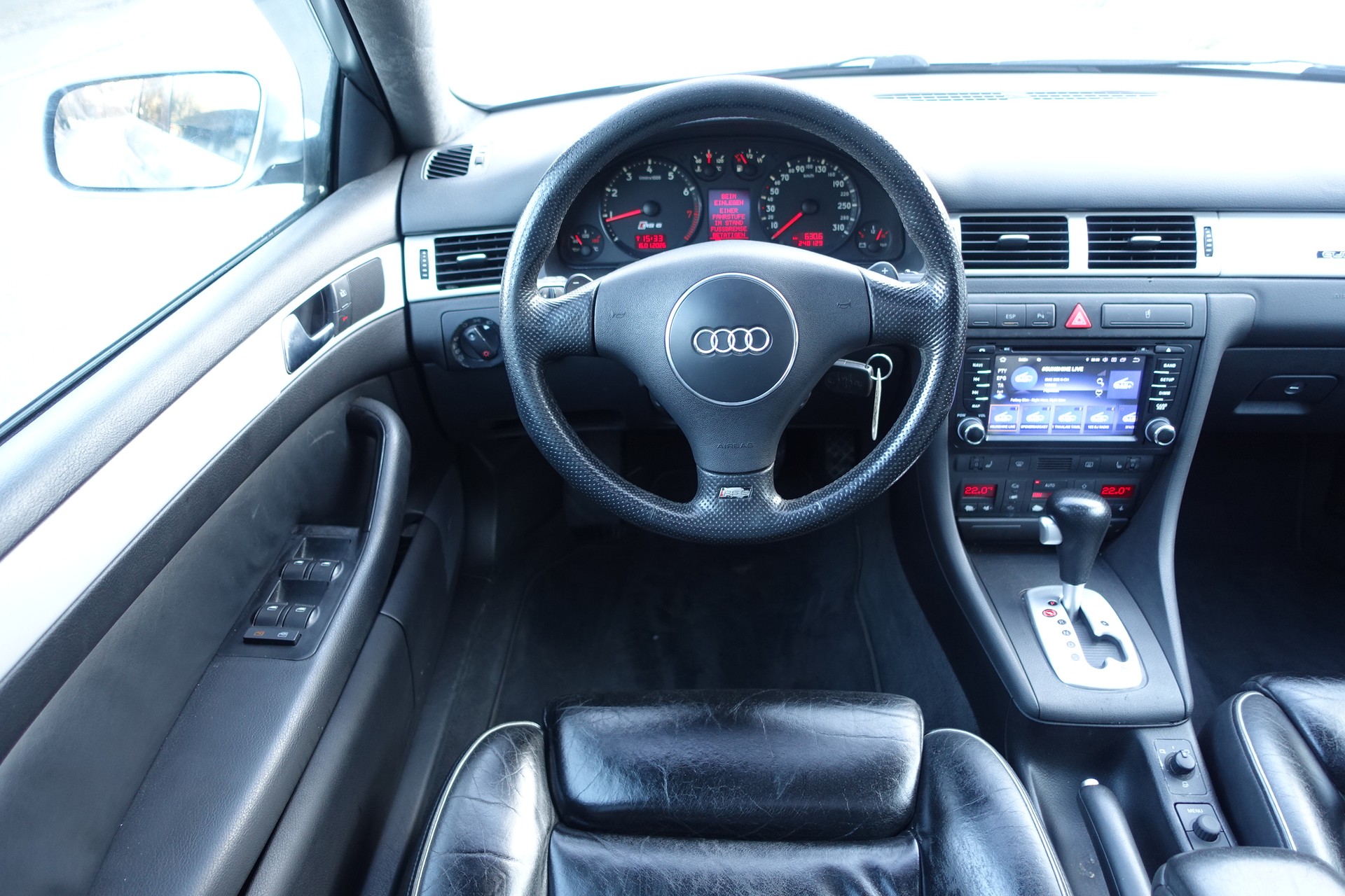 AUDI RS6 Avant quattro tiptronic-image-2