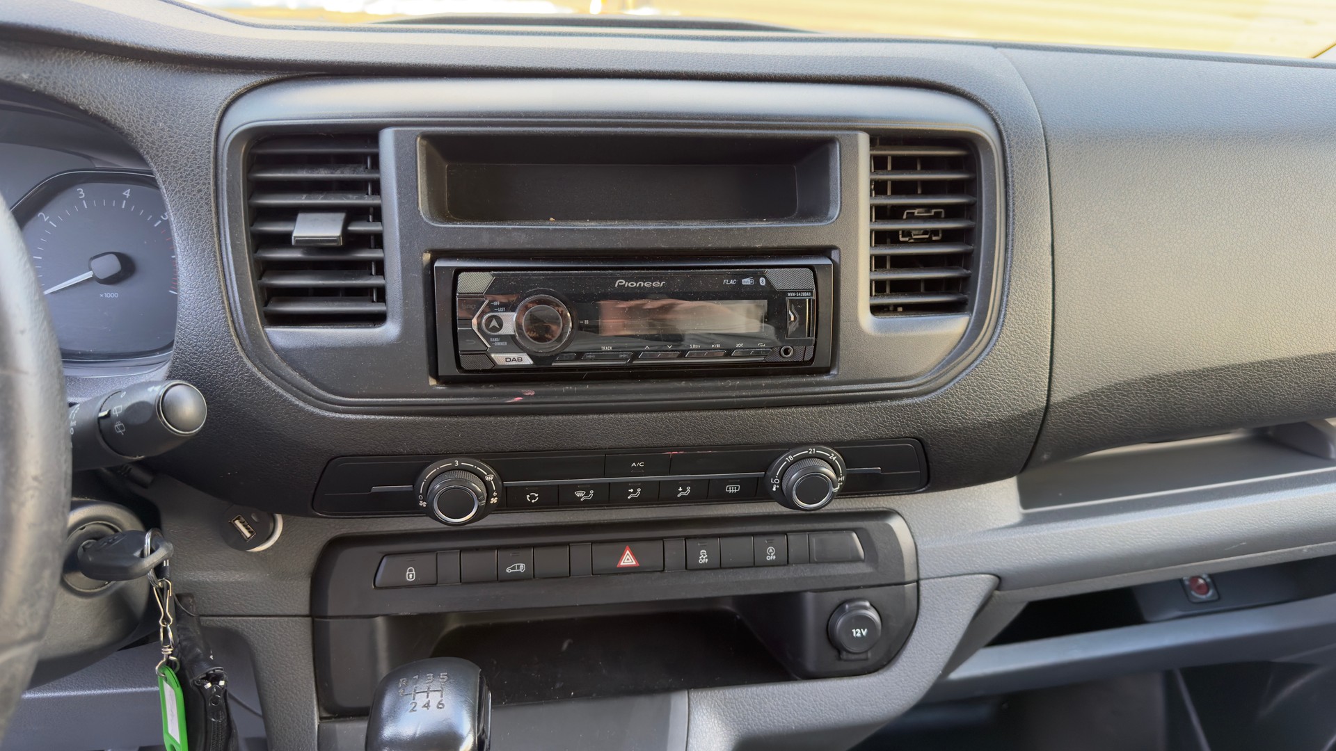 TOYOTA Proace 2.0D Panel Van L2 Terra-image-10
