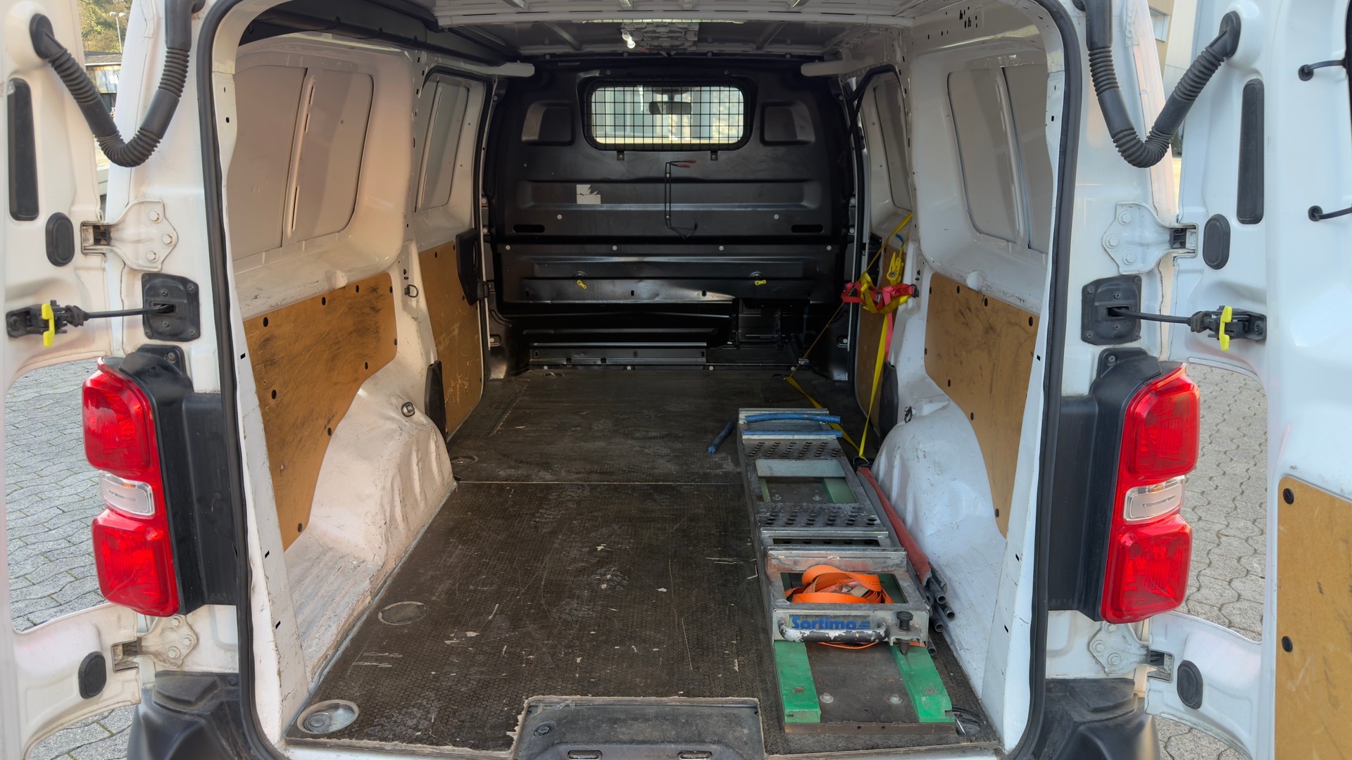 TOYOTA Proace 2.0D Panel Van L2 Terra-image-11