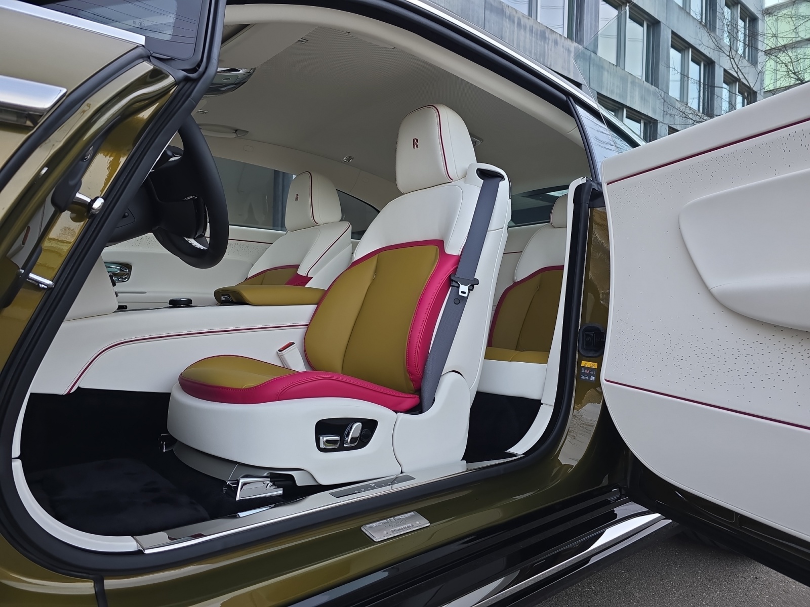ROLLS-ROYCE SPECTRE Serie I - Demo Fahrzeug - Herstellergarantie bis März 2030-showroom-element-3