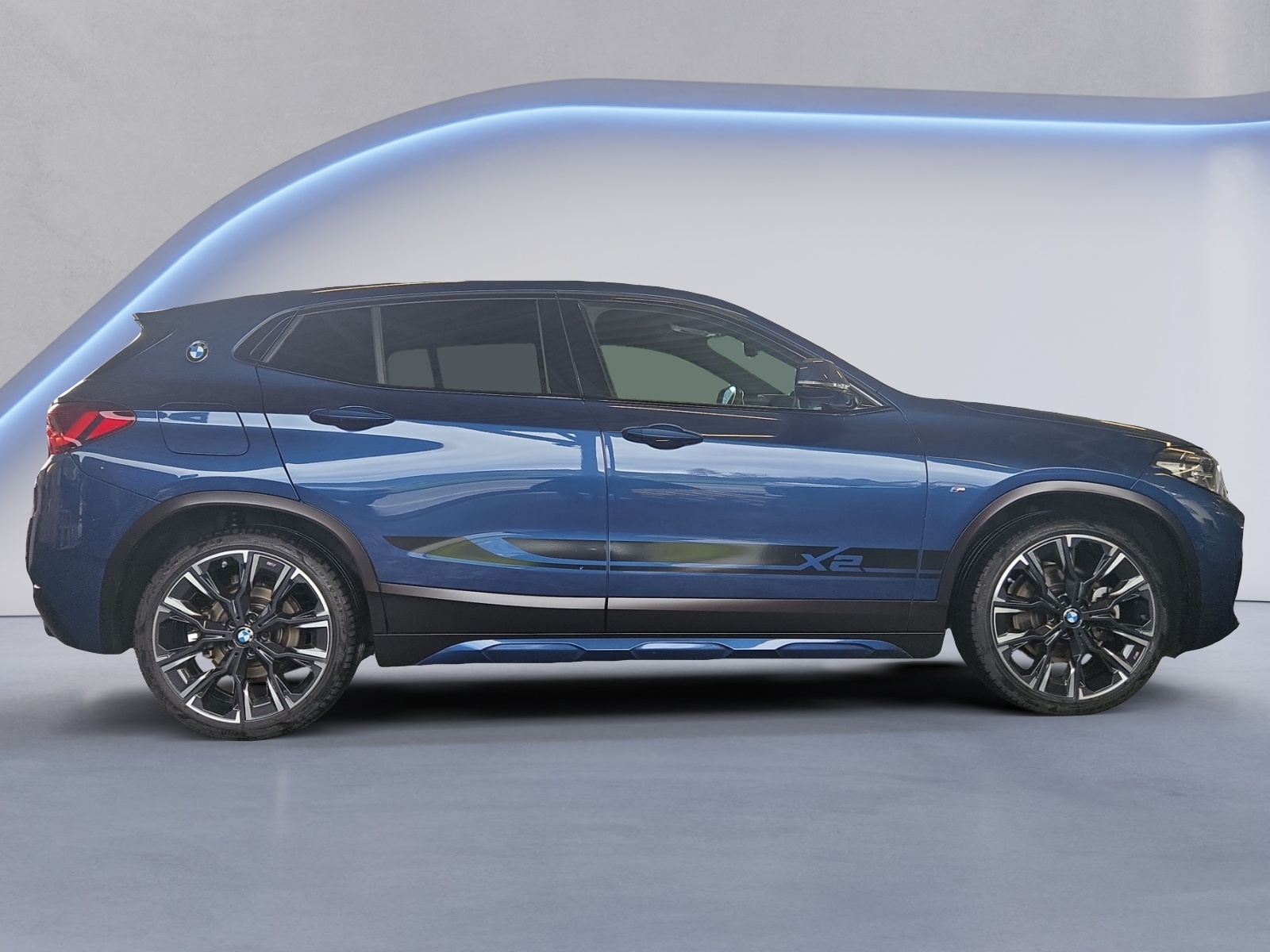BMW X2 20i xDrive-image-5