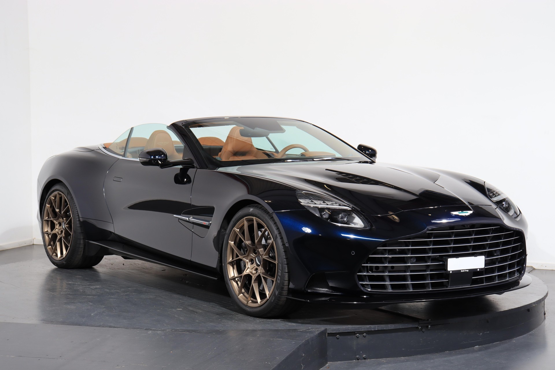 ASTON MARTIN Vanquish Volante 5.2 V12 Bi-Turbo-showroom-element-3