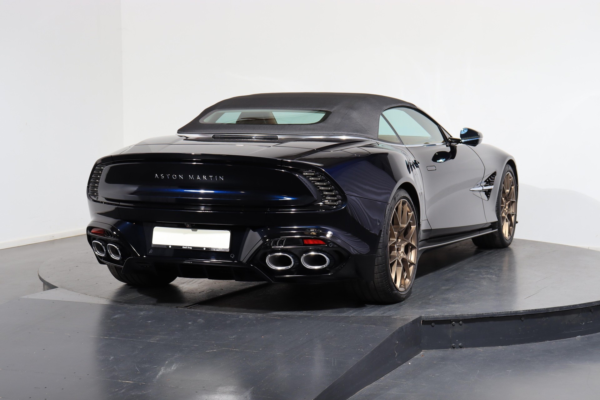 ASTON MARTIN Vanquish Volante 5.2 V12 Bi-Turbo-showroom-element-2