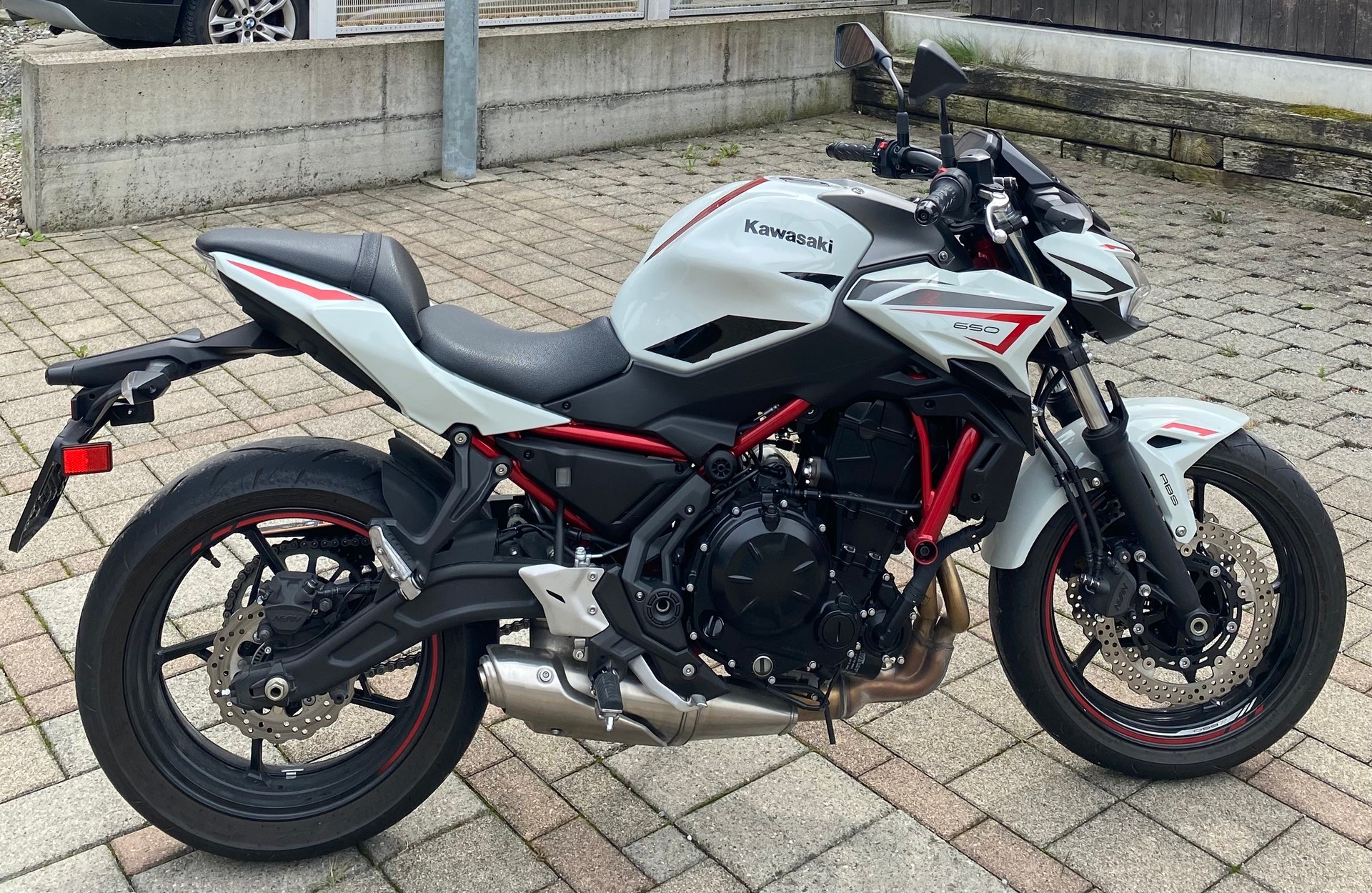 KAWASAKI Z 650 (tiefergelegt)-image-0