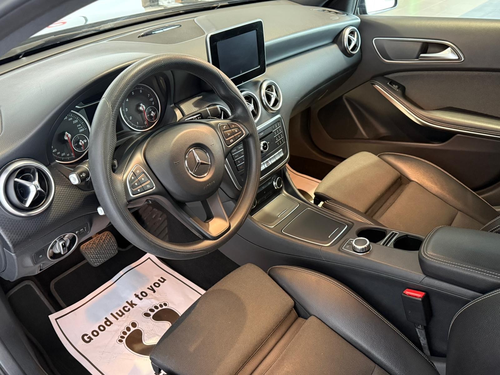MERCEDES-BENZ A 180 Night Star 7G-DCT-image-11