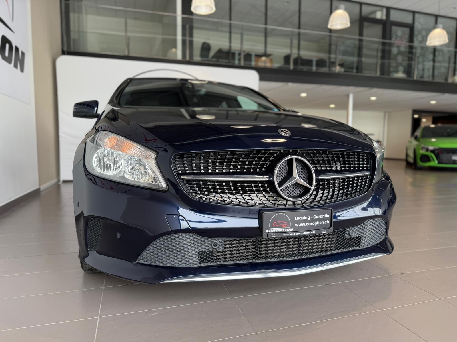 MERCEDES-BENZ A 180 Night Star 7G-DCT-showroom-element-2