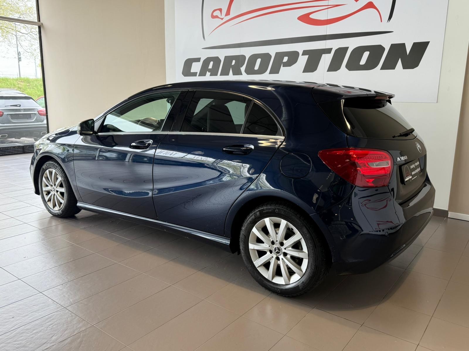 MERCEDES-BENZ A 180 Night Star 7G-DCT-image-6