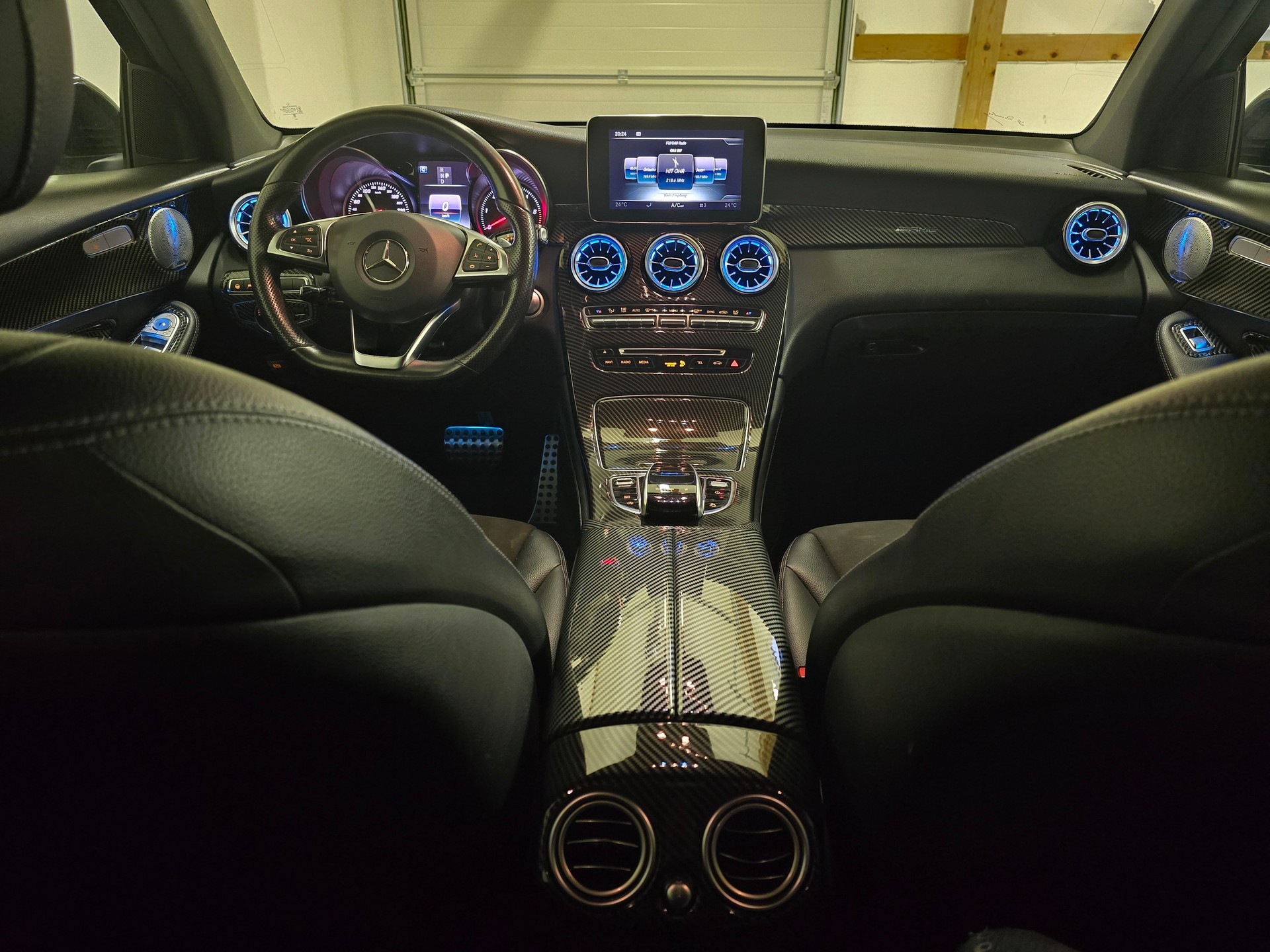 MERCEDES-BENZ GLC 250 d AMG Line 4Matic 9G-Tronic-image-9