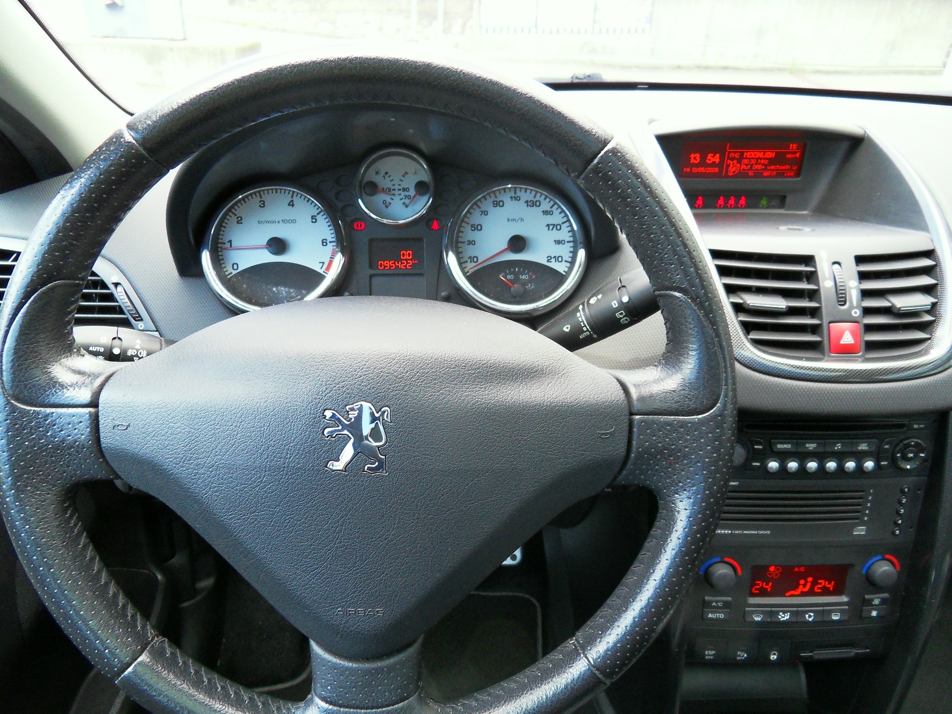 PEUGEOT 207 1.6 16V Turbo Sport-image-16