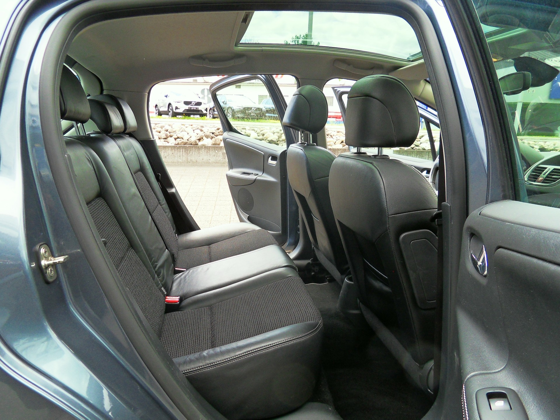 PEUGEOT 207 1.6 16V Turbo Sport-image-12