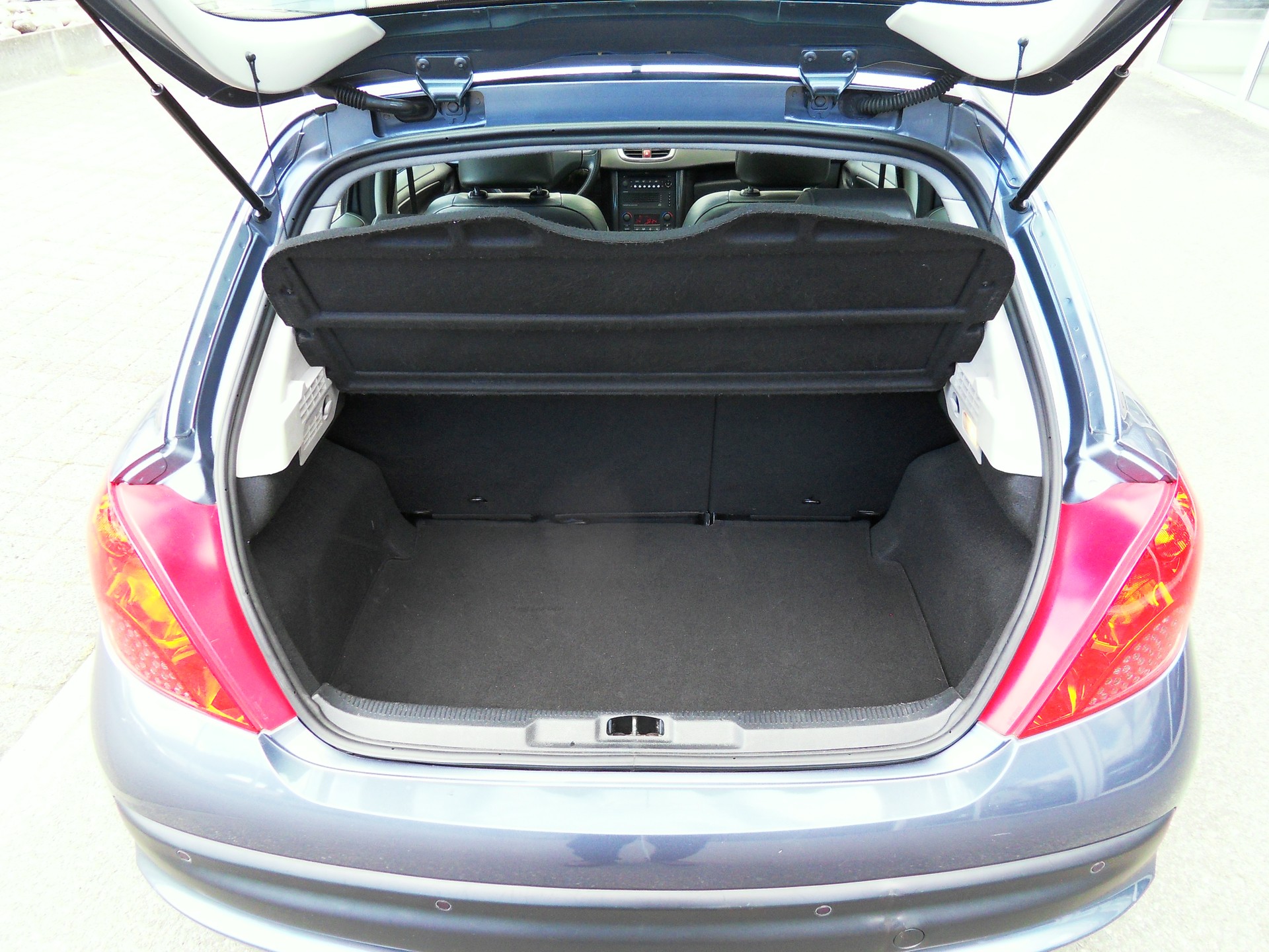 PEUGEOT 207 1.6 16V Turbo Sport-image-14