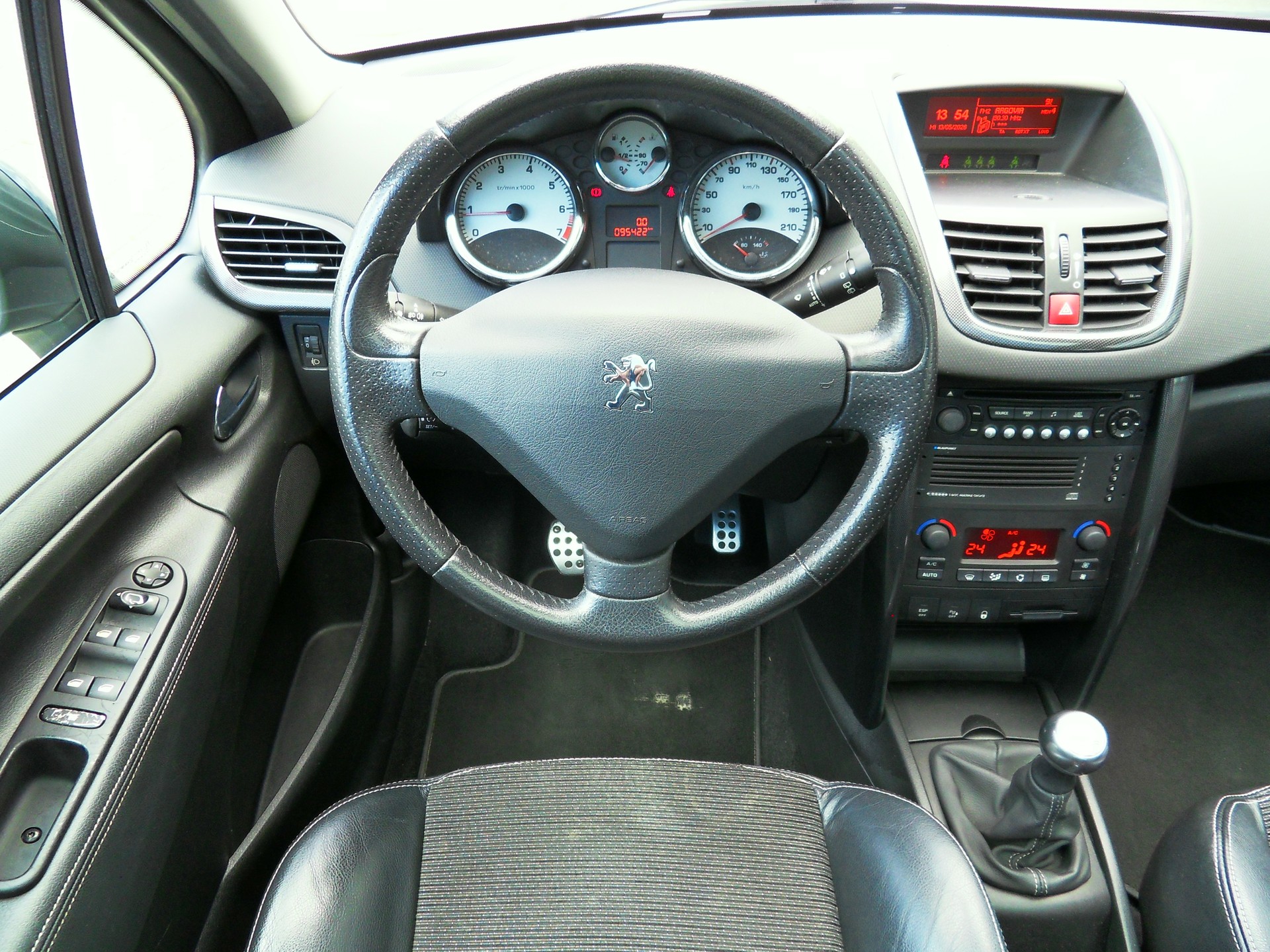 PEUGEOT 207 1.6 16V Turbo Sport-image-18