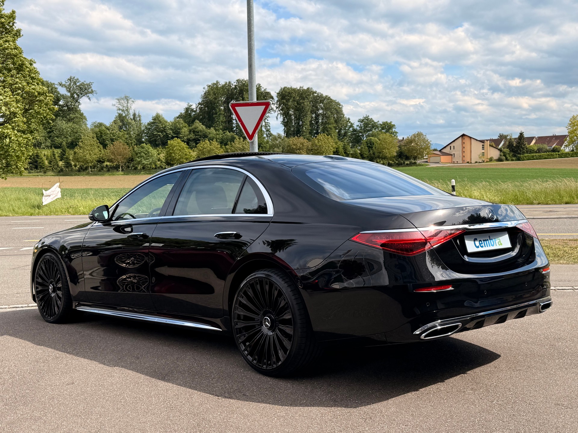 MERCEDES-BENZ S 350 d L 4Matic AMG Line Chauffeur Paket & 22Zoll-showroom-element-3