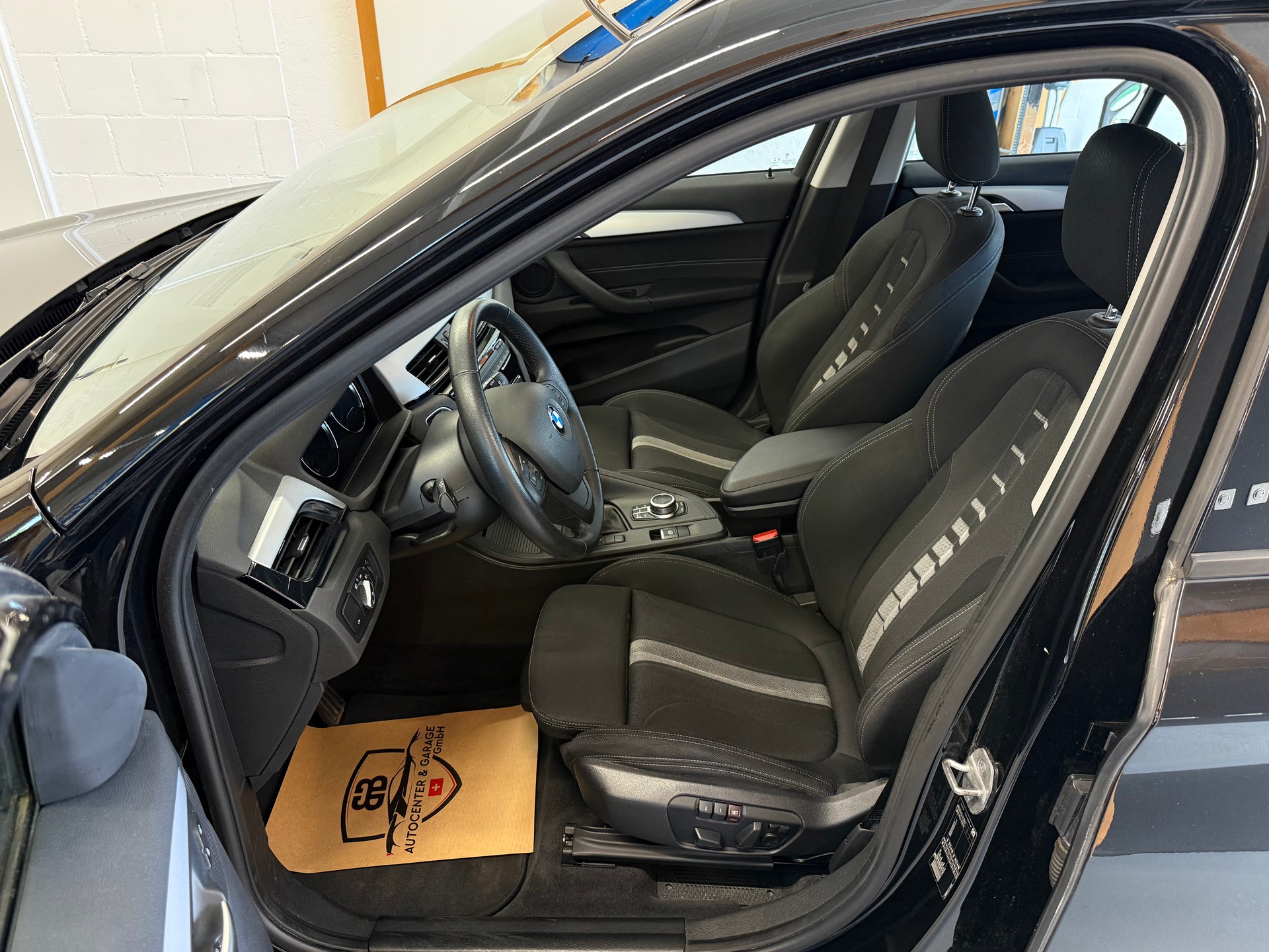 BMW X1 sDrive 18d Essential Edition Steptronic-image-9