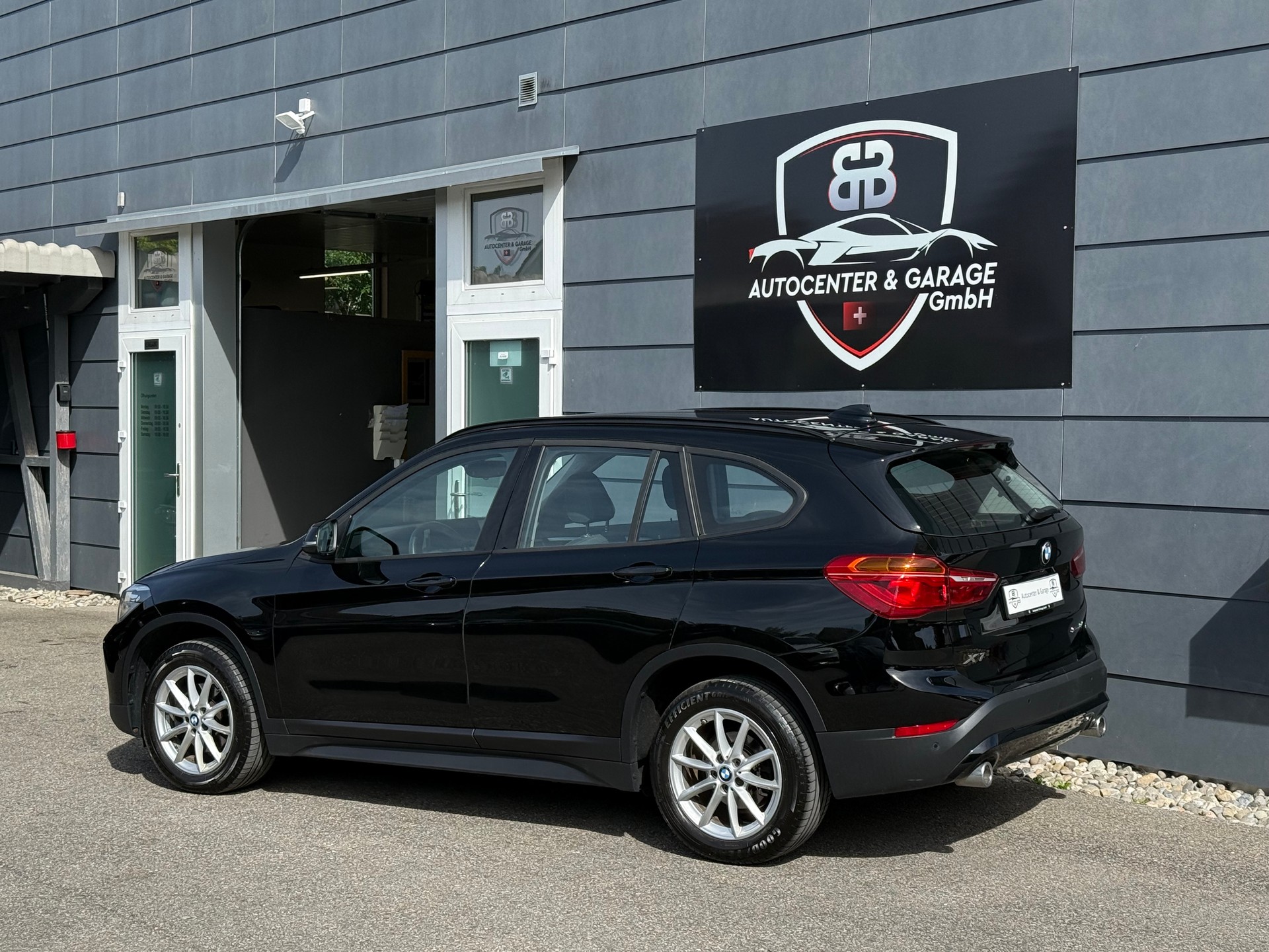 BMW X1 sDrive 18d Essential Edition Steptronic-image-4