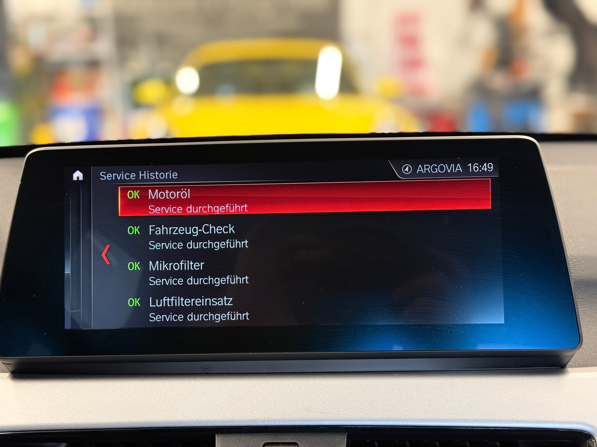 BMW X1 sDrive 18d Essential Edition Steptronic-image-18