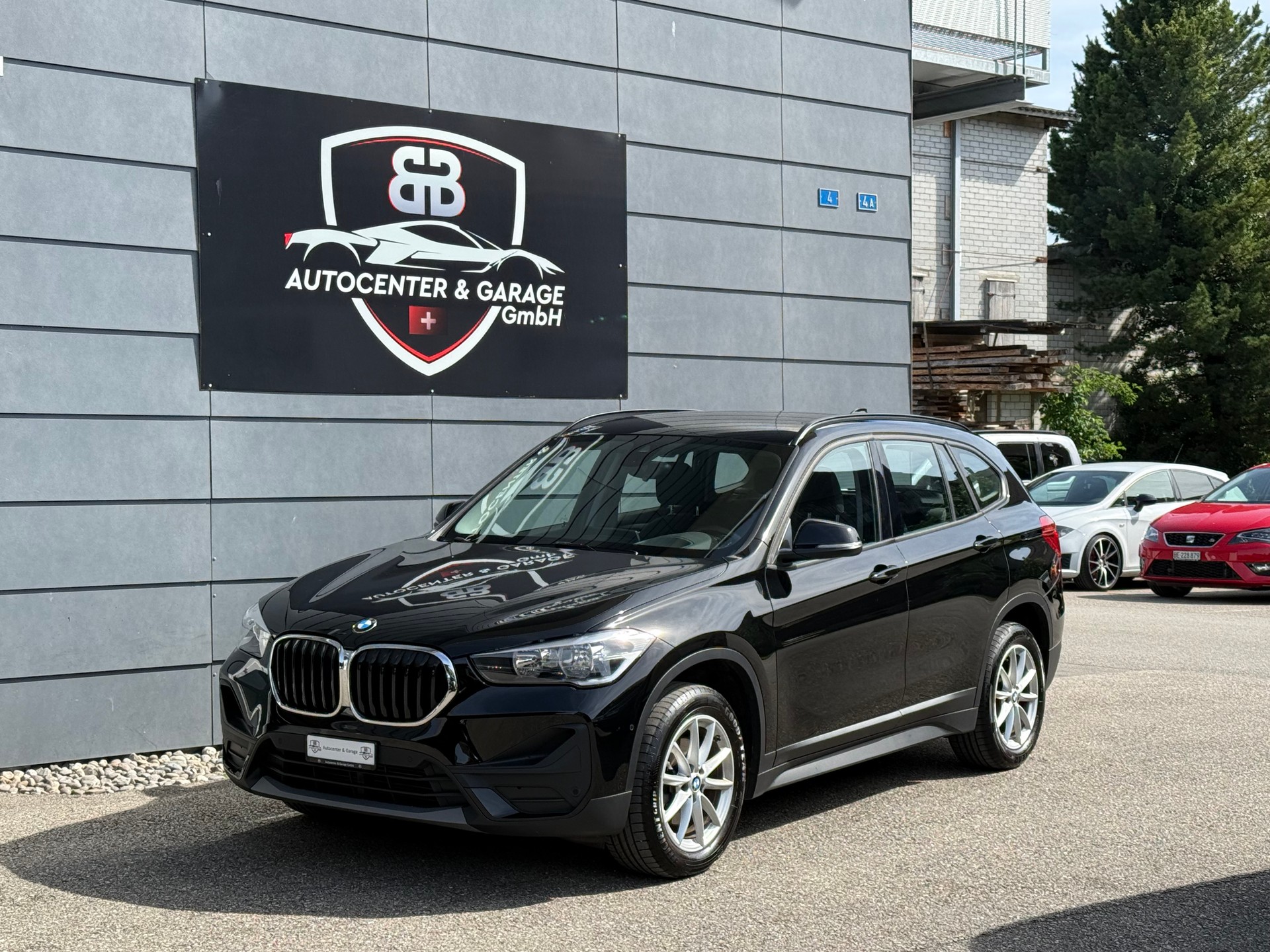 BMW X1 sDrive 18d Essential Edition Steptronic-showroom-element-1