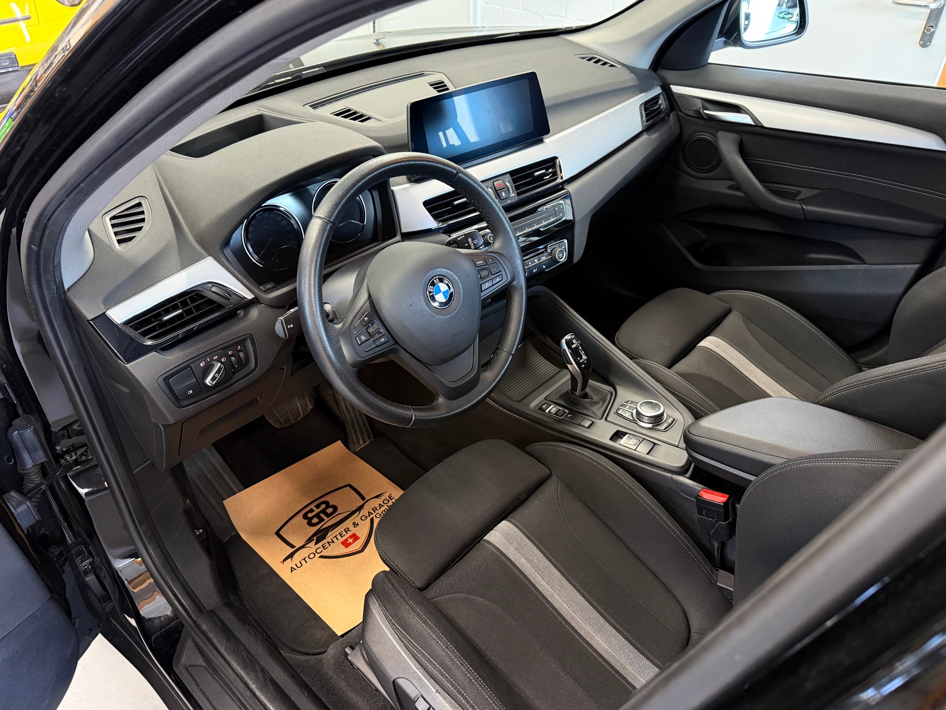 BMW X1 sDrive 18d Essential Edition Steptronic-image-11