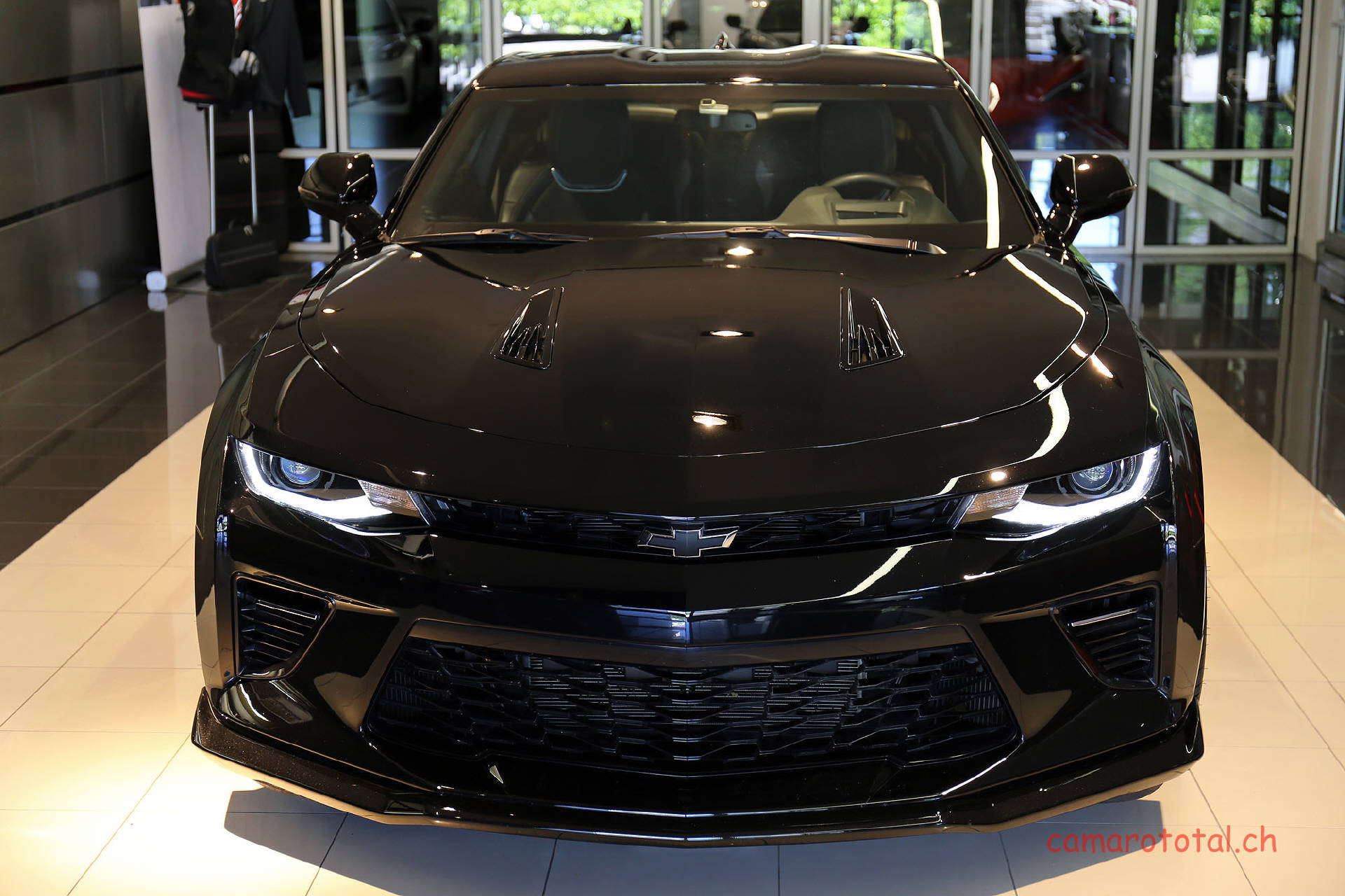CHEVROLET Camaro 6.2 V8 2SS-showroom-element-2
