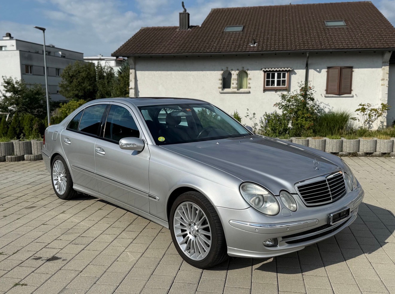 MERCEDES-BENZ E 500 Avantgarde 4Matic Automatic-showroom-element-2